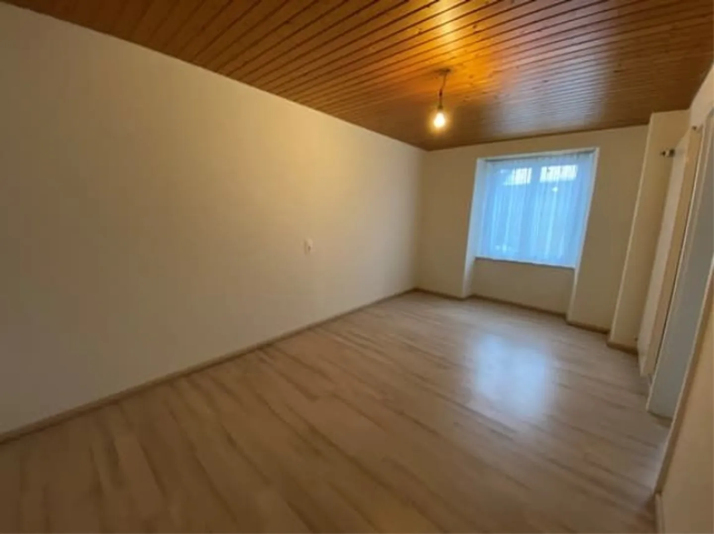 Light-flooded renovated 3.5-room ground floor apartment in idyllic location in Nuglar - Photo 6 of 8