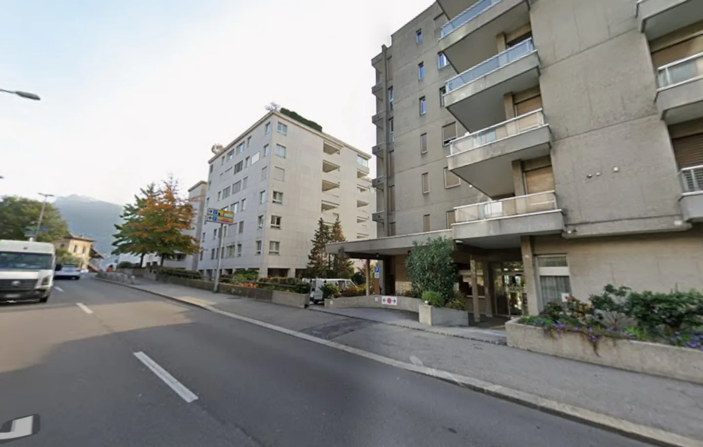 Secure Garage Parking in Lugano - Photo 2 of 2