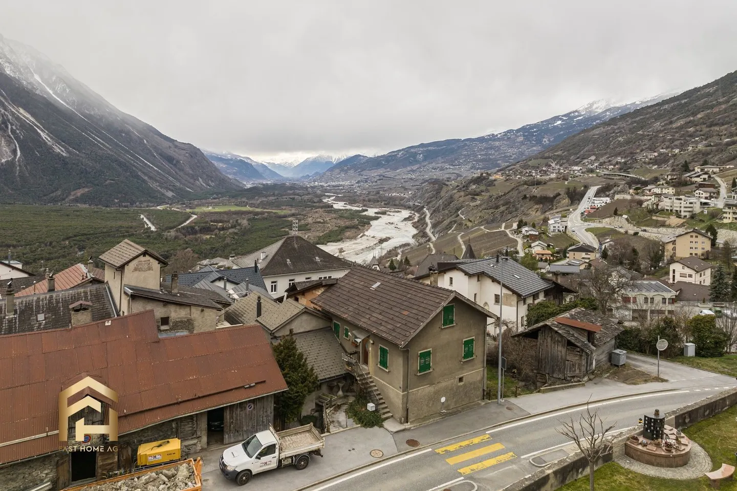 Charmantes Restaurations-Objekt: Einfamilienhaus in Leuk-Stadt - Foto 1 von 13