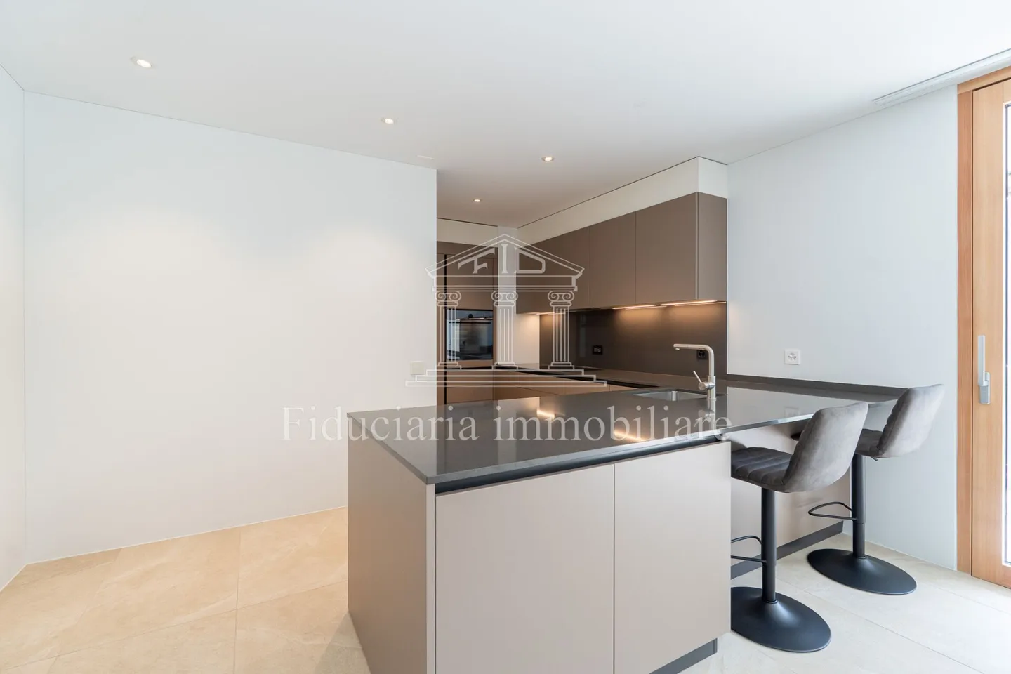MINUSIO - Appartamento in nuova costruzione con ampi spazi e architettura moderna - Foto 3 di 10