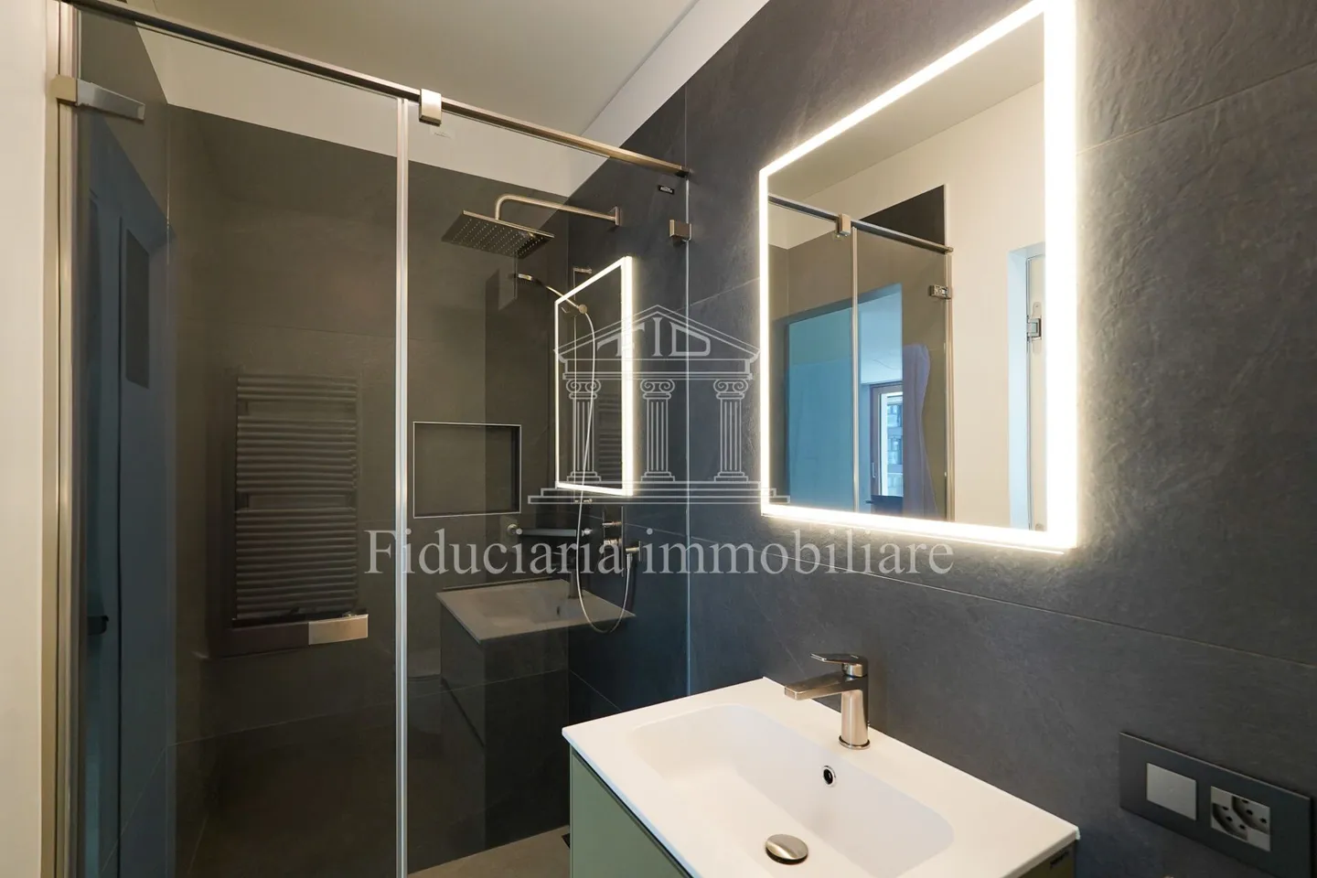 MINUSIO - Appartamento in nuova costruzione con ampi spazi e architettura moderna - Foto 9 di 10