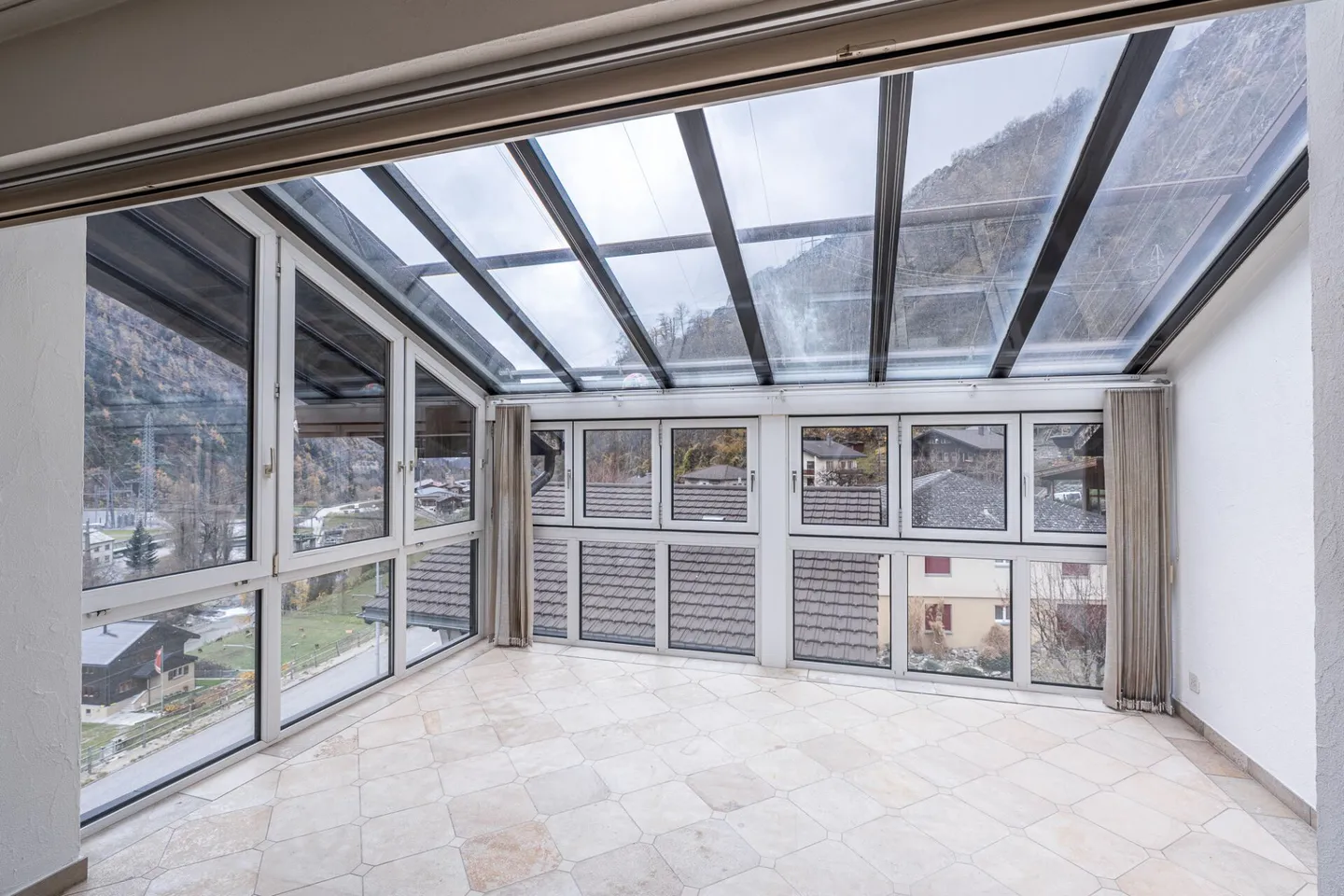 Duplex spacieux avec jardin d'hiver, Charnotzet et potentiel locatif - Photo 3 sur 12