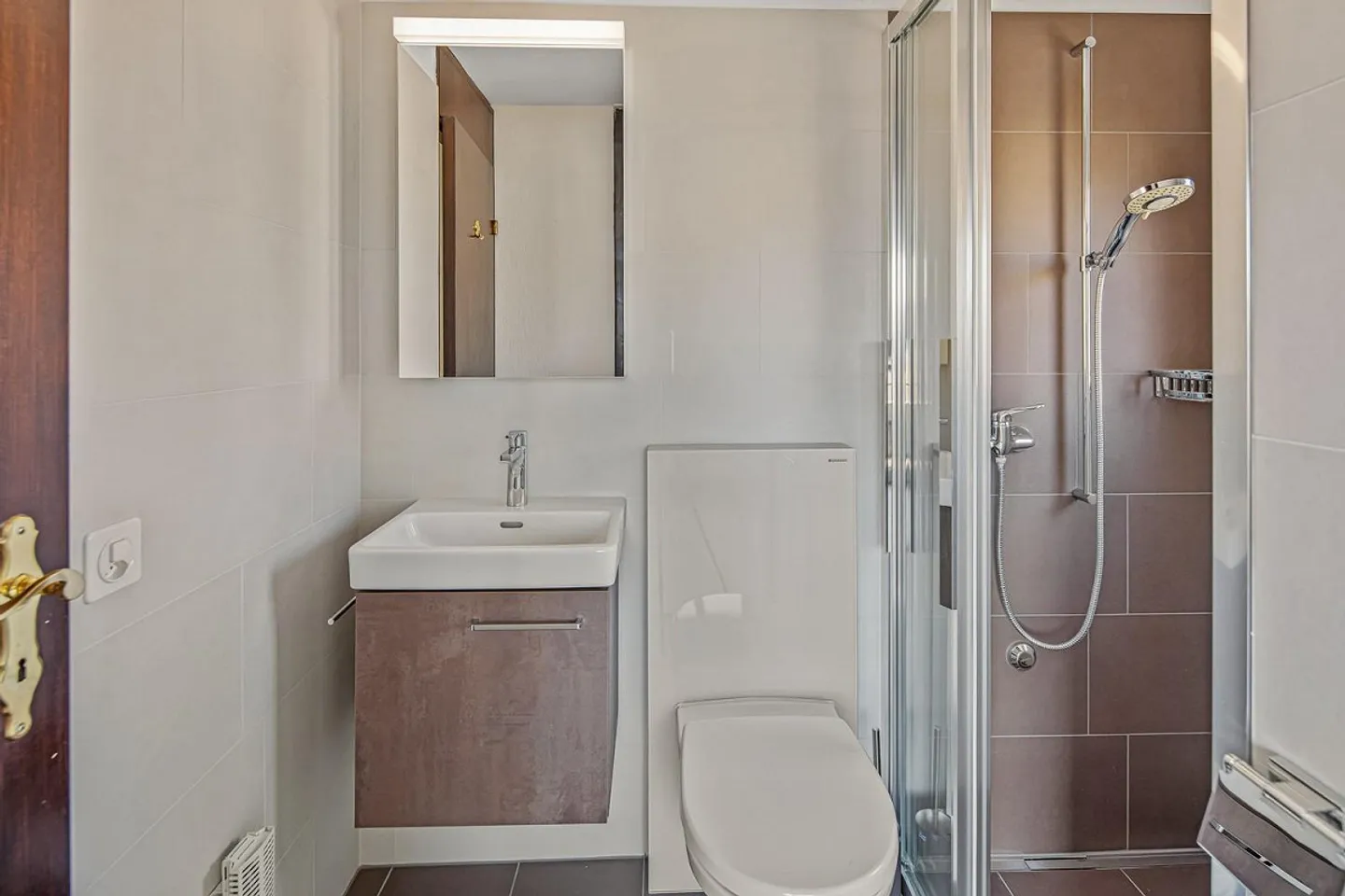 Appartement en duplex de 4,5 pièces dans un emplacement calme avec vue partielle sur le lac - Photo 8 sur 13