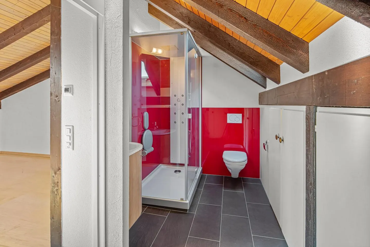 Appartement en duplex de 4,5 pièces dans un emplacement calme avec vue partielle sur le lac - Photo 9 sur 13