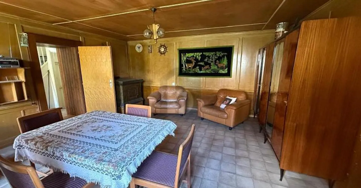 SPACIOUS WITH LARGE GARDEN TO RENOVATE - Photo 4 of 6