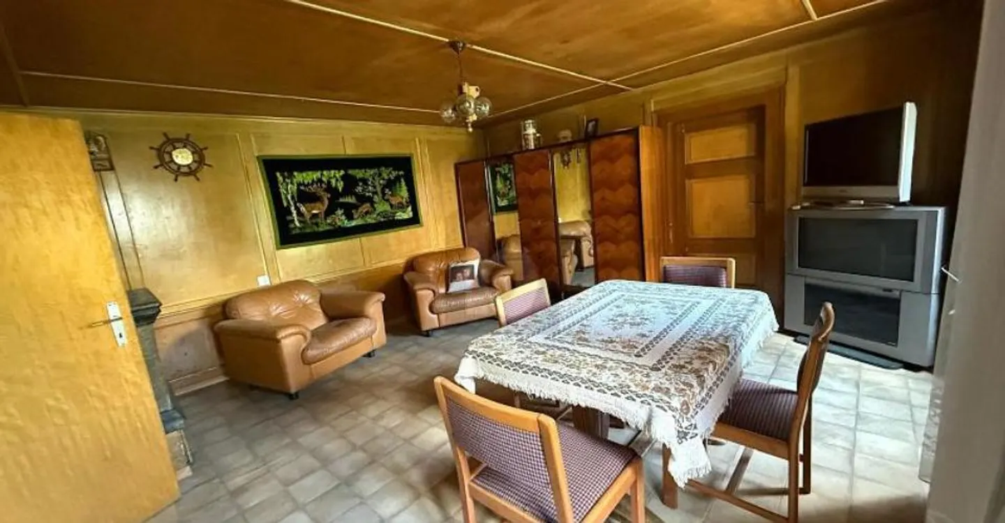 SPACIOUS WITH LARGE GARDEN TO RENOVATE - Photo 5 of 6