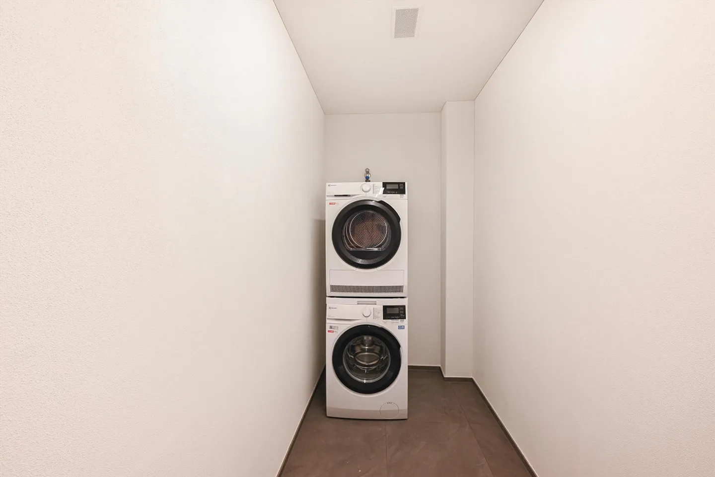 Idyllic Living by the Stream - Photo 7 of 8