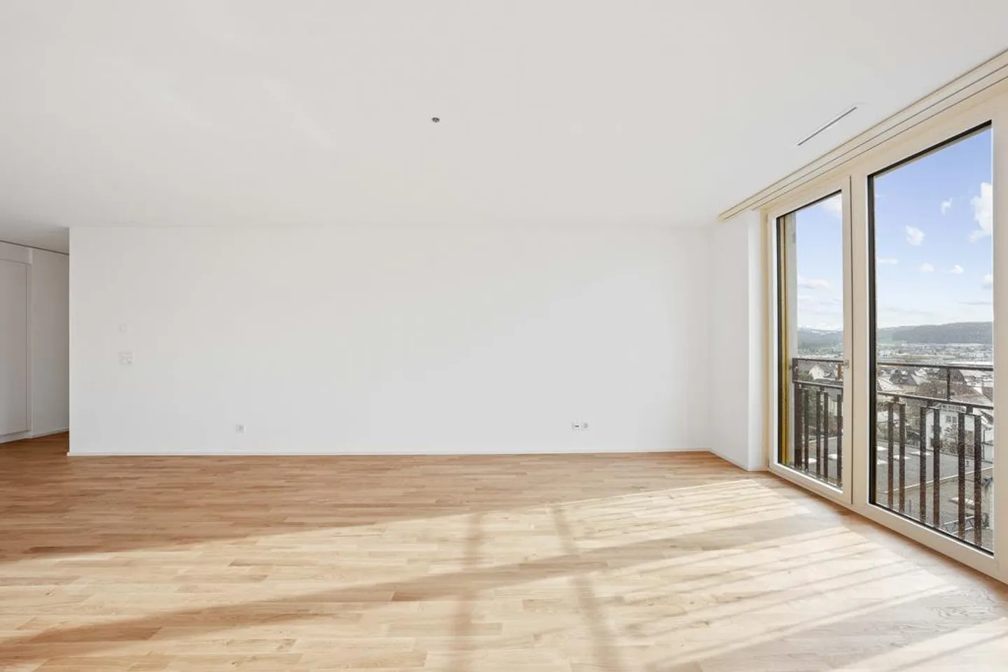 Stylish Living in Wiler City Center - Photo 4 of 6