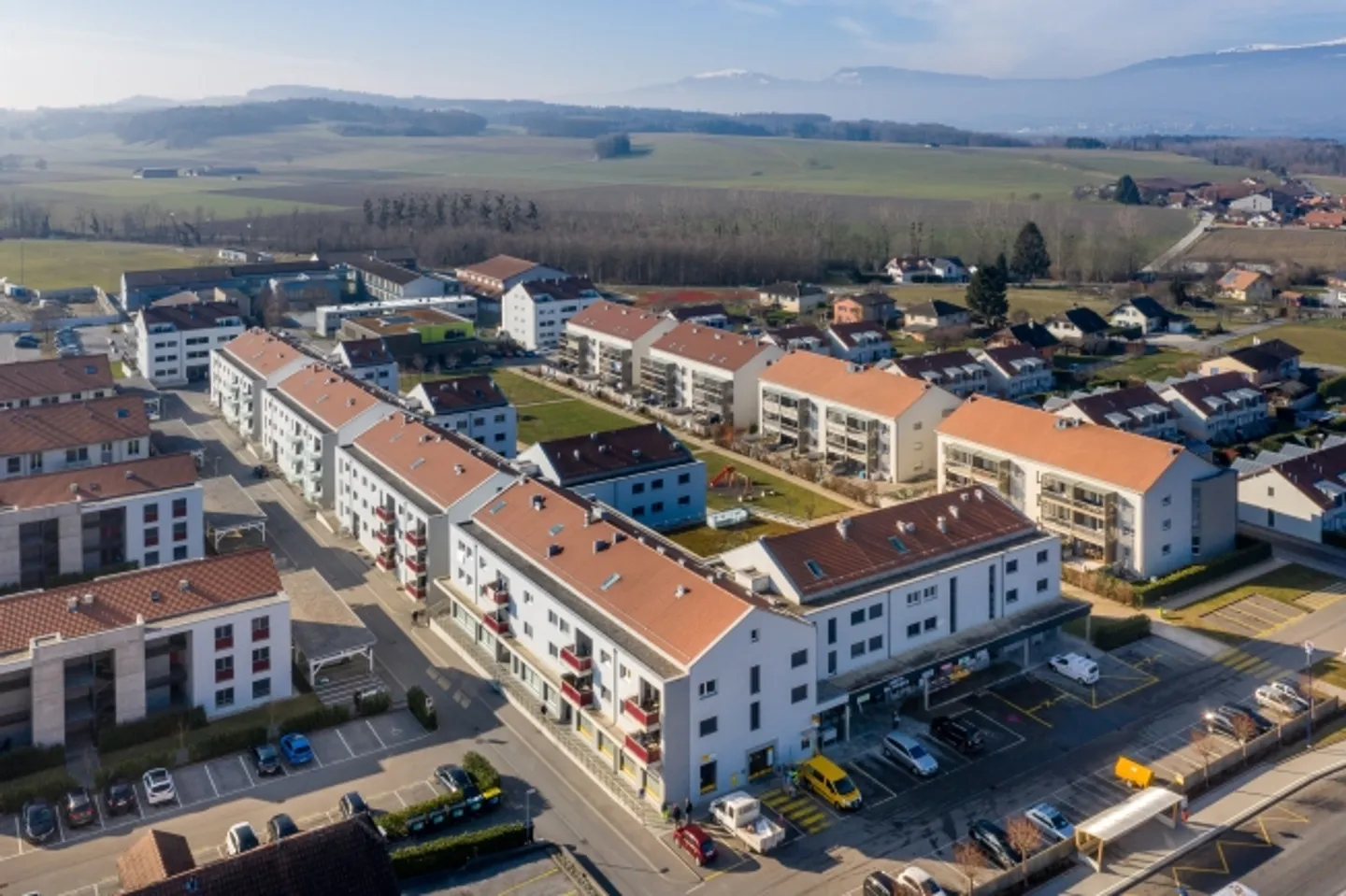 Schönes, sehr geräumiges und modernes Apartment - Photo 1 sur 10