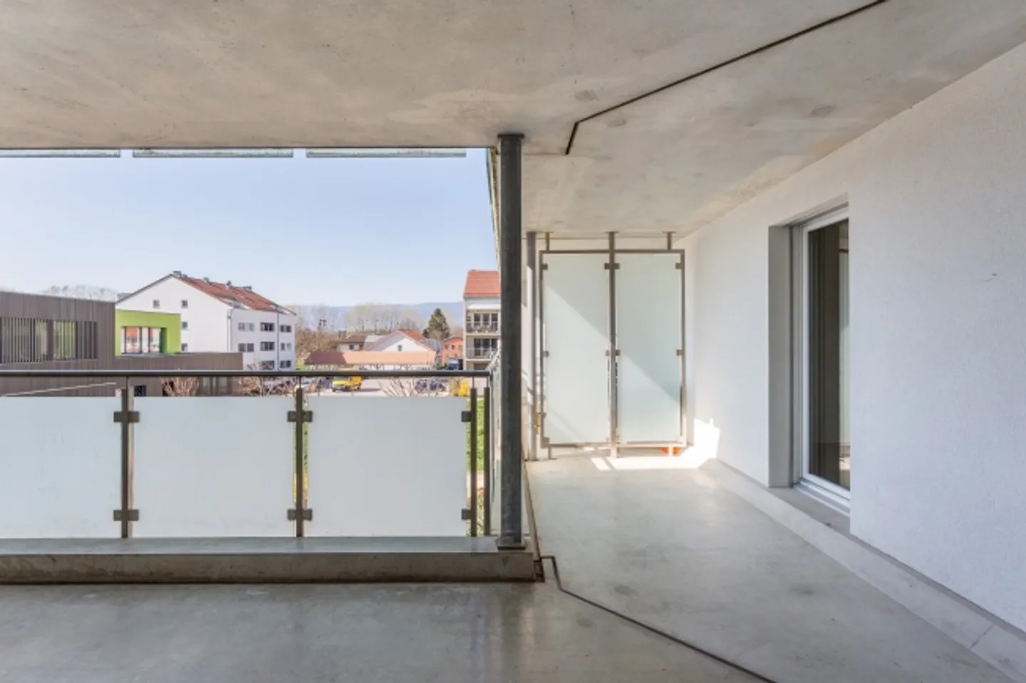 Schönes, sehr geräumiges und modernes Apartment - Photo 8 sur 10