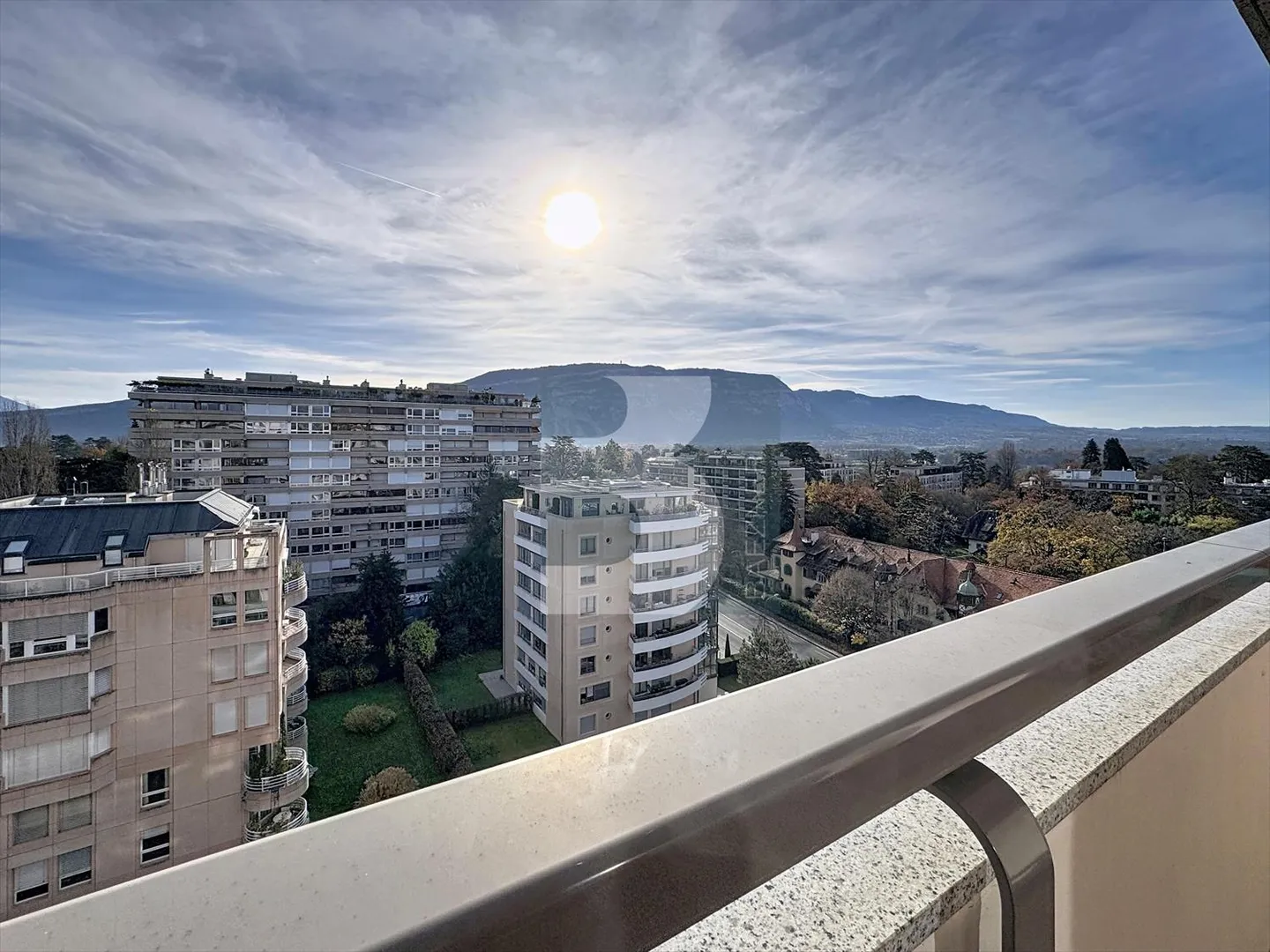 Appartement 5 pièces - Photo 1 sur 8