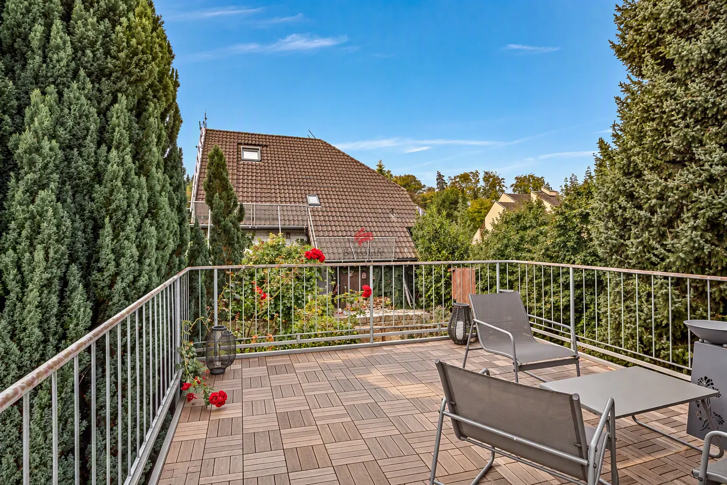 Charmantes Familienhaus mit Garten - Foto 9 von 10