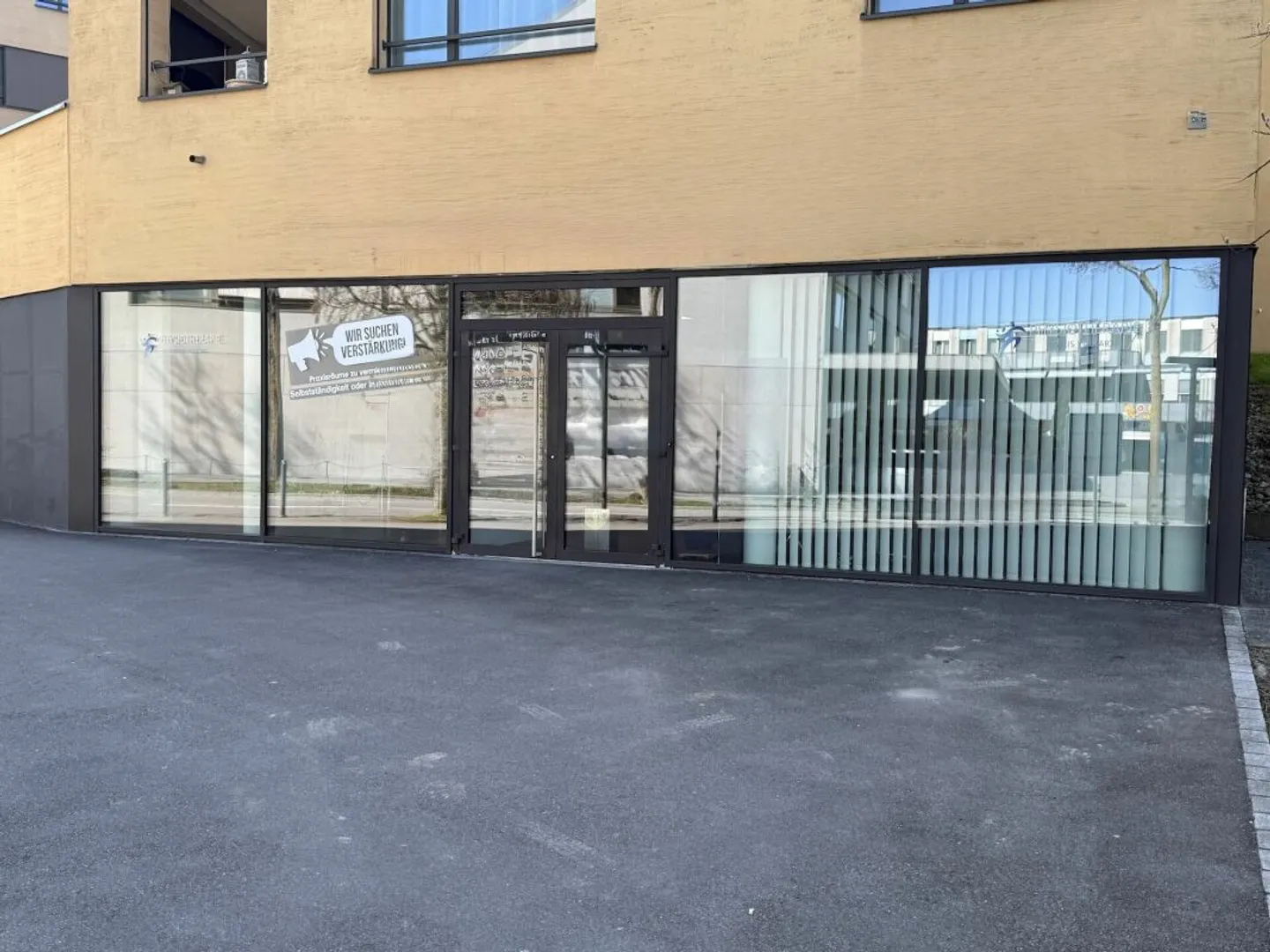STANZE PER PRATICA NEL CENTRO DEL VILLAGGIO - Foto 1 di 7