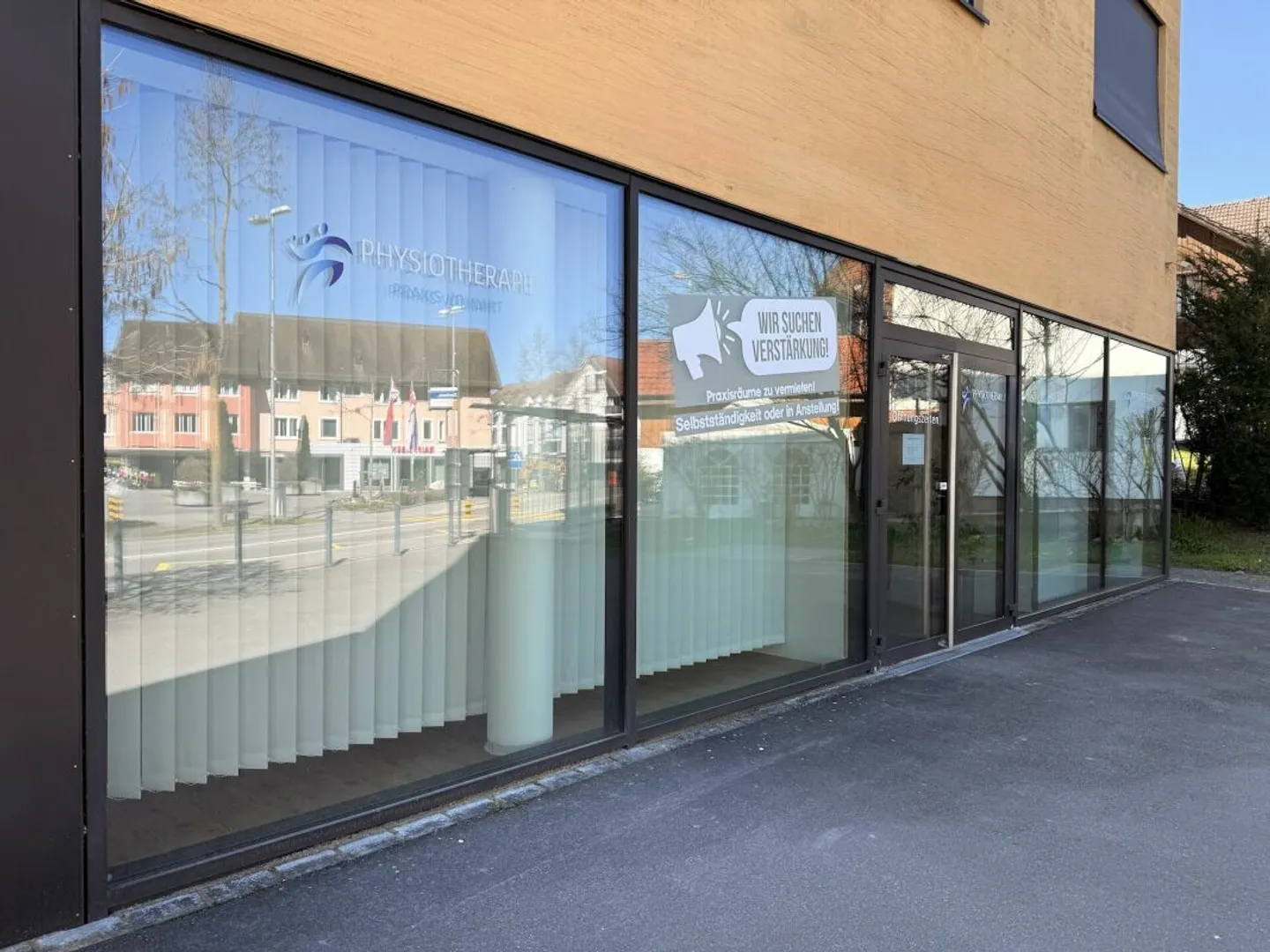 STANZE PER PRATICA NEL CENTRO DEL VILLAGGIO - Foto 2 di 7