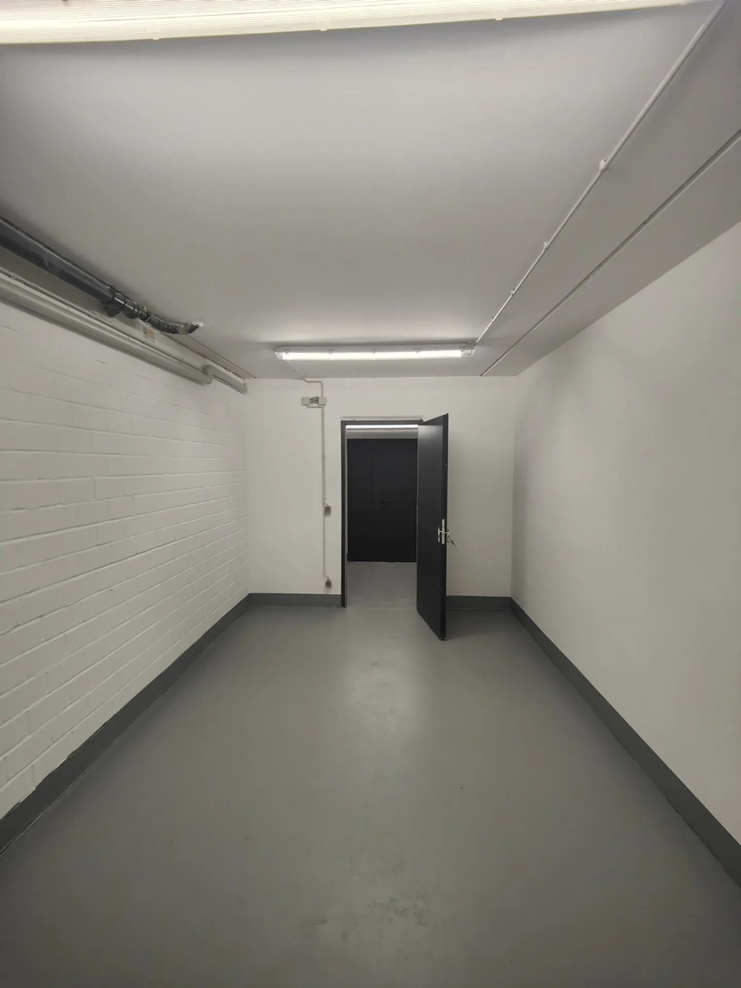 17m2 Salle de stockage Cologne - Colonia-Allee 13 - Photo 2 sur 10