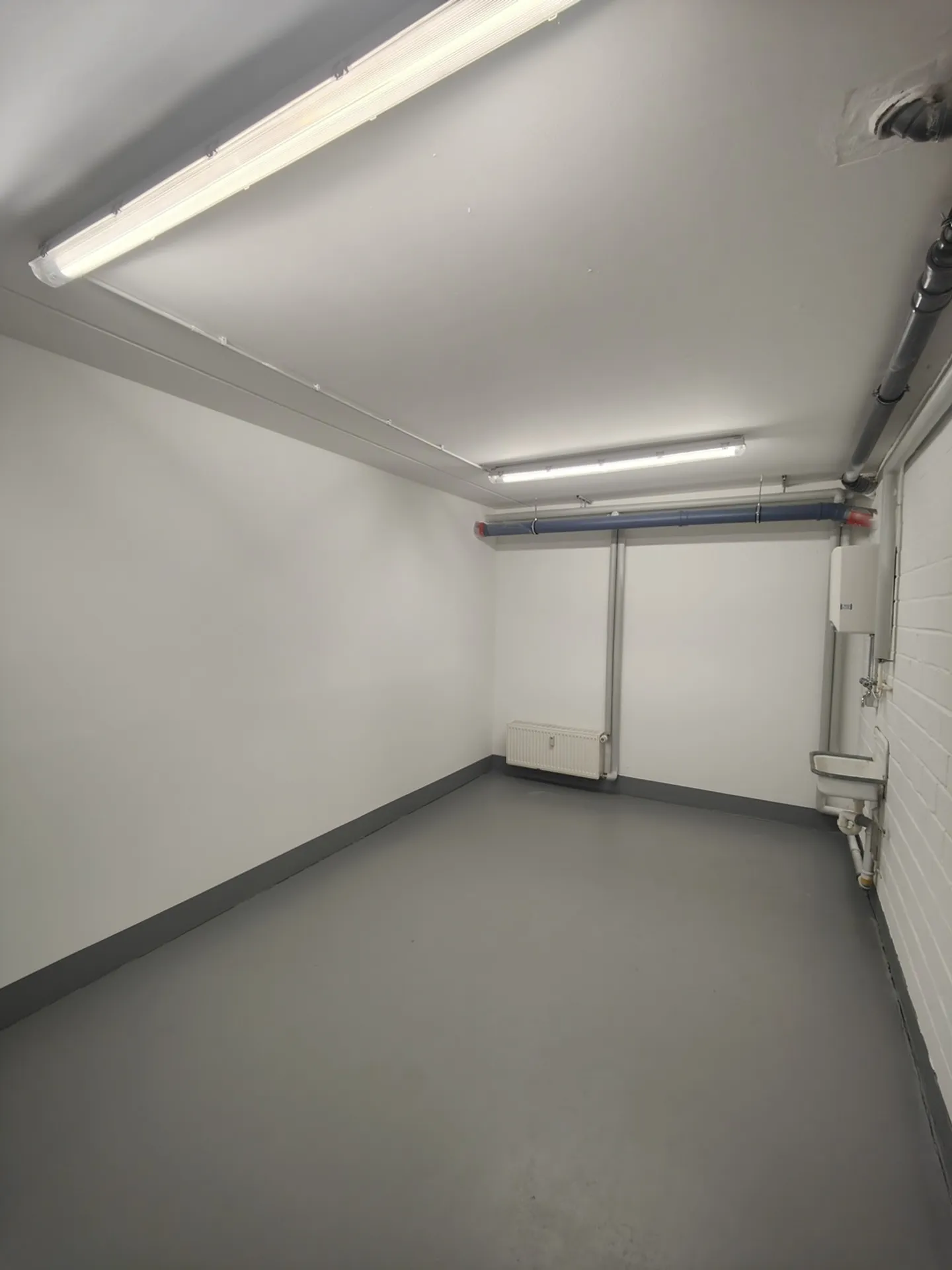 17m2 Salle de stockage Cologne - Colonia-Allee 13 - Photo 3 sur 10