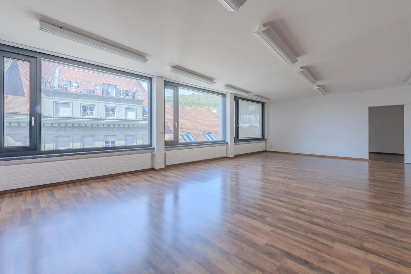 Modern office spaces in the heart of Biel - available immediately! - Photo 2 of 5