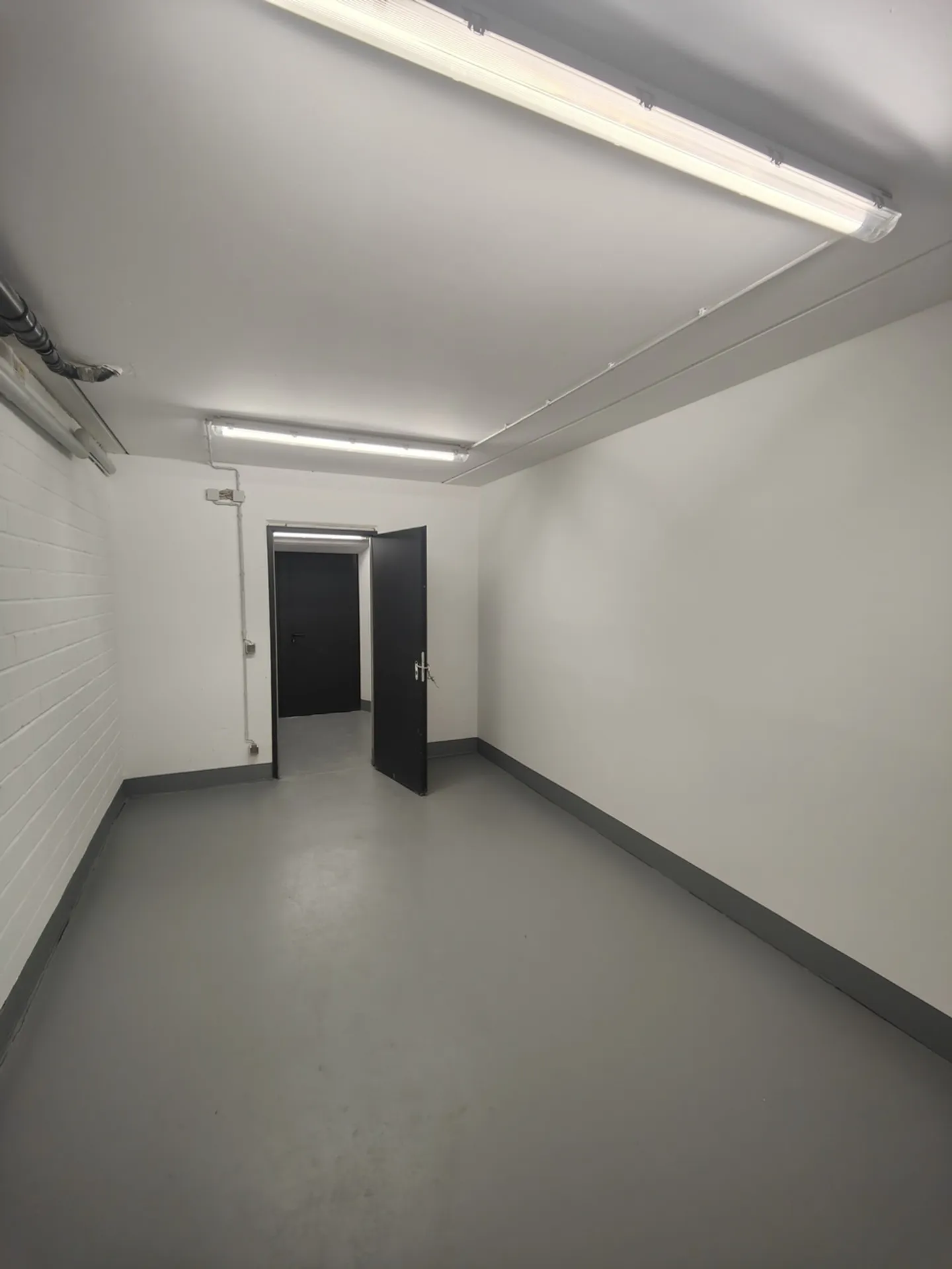 17m2 Salle de stockage Cologne - Colonia-Allee 13 - Photo 7 sur 10