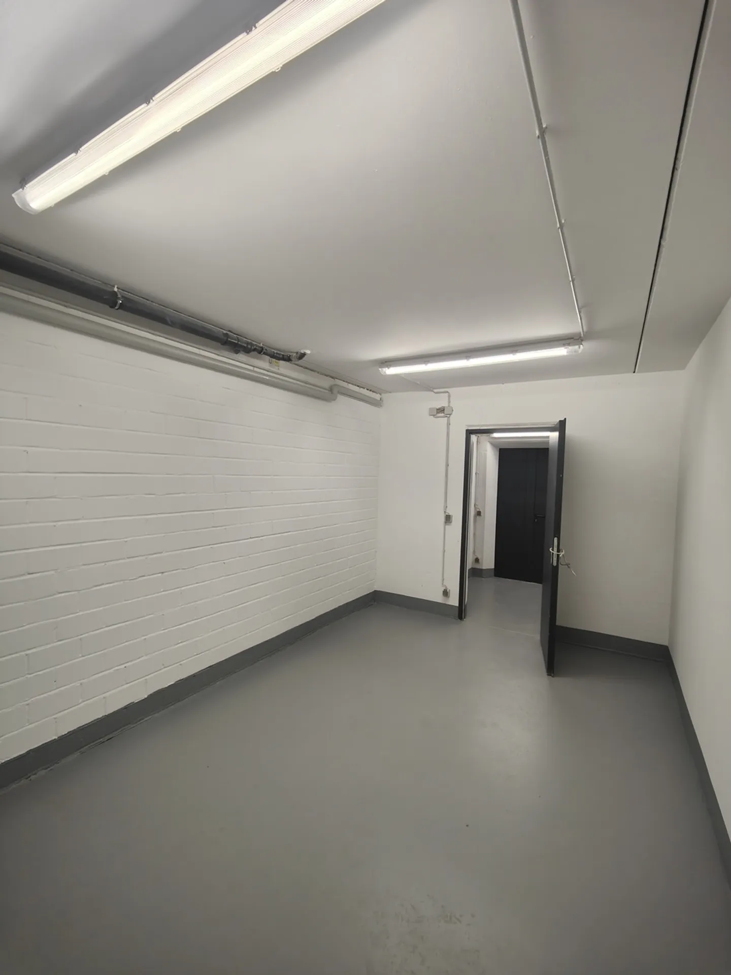 17m2 Salle de stockage Cologne - Colonia-Allee 13 - Photo 8 sur 10
