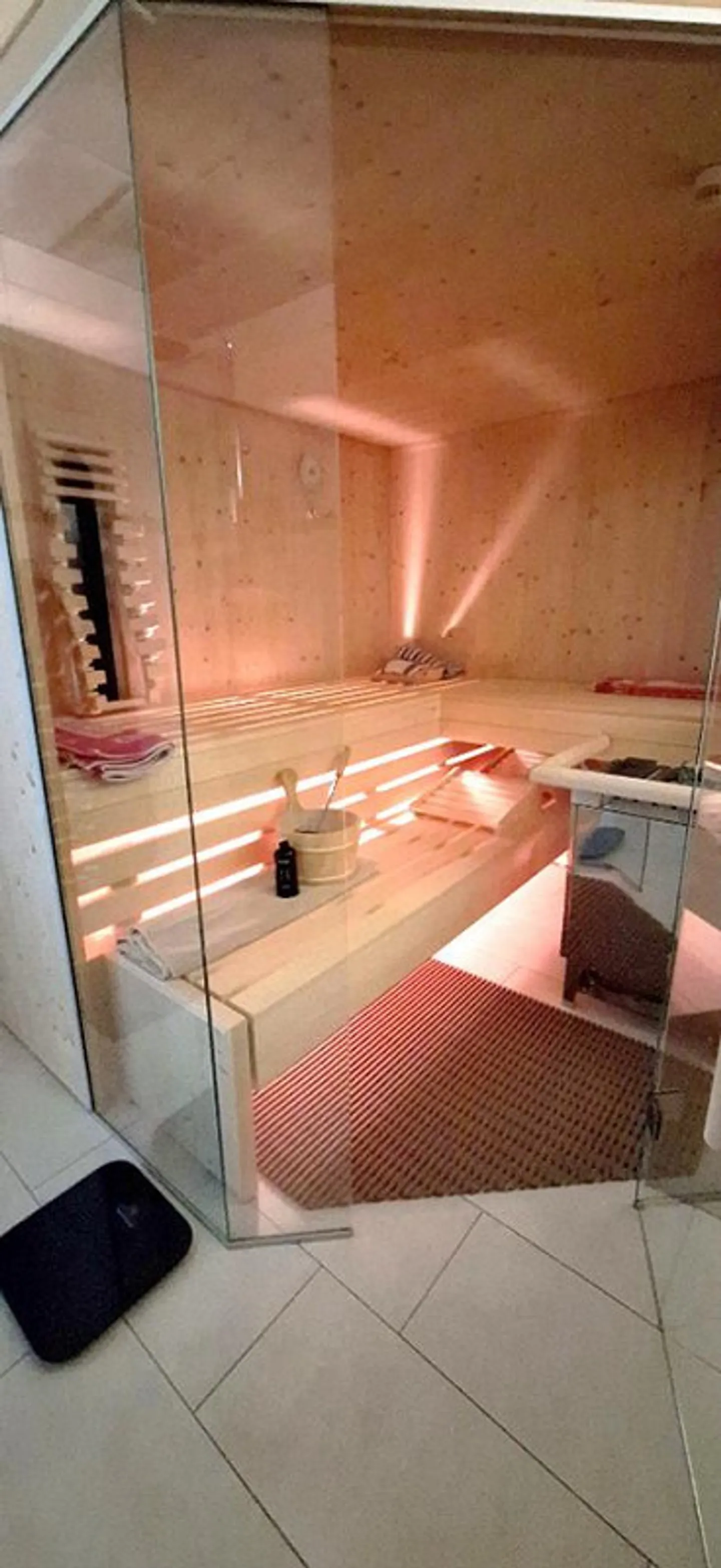 Casa unifamiliare moderna e luminosa con sauna e idromassaggio - Foto 13 di 16
