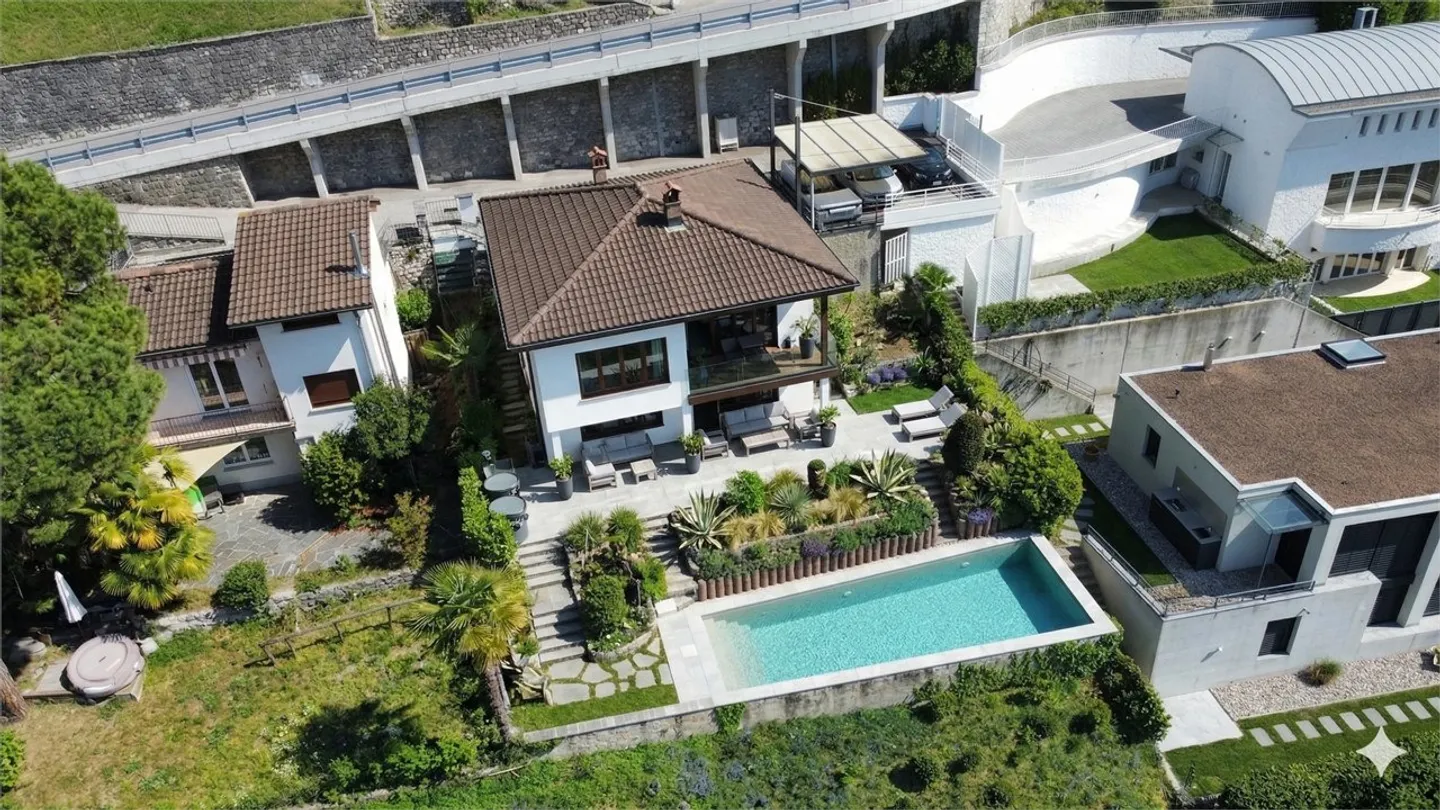 Villa Elegante con Vista Lago - Foto 4 di 21