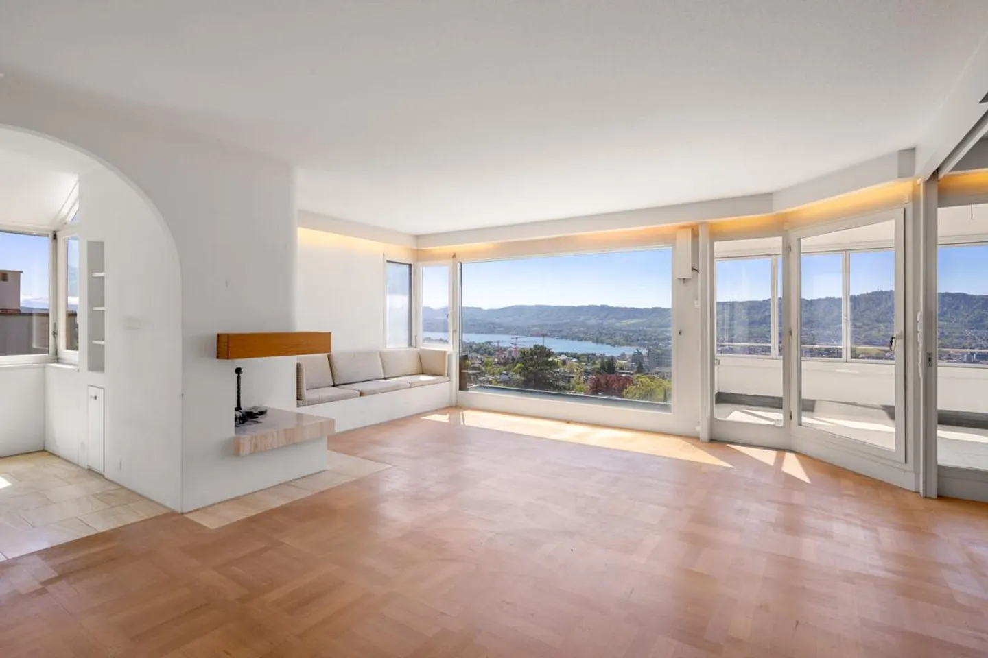 Zürichberg: urban living with spectacular rooftop terrace - Photo 1 of 7