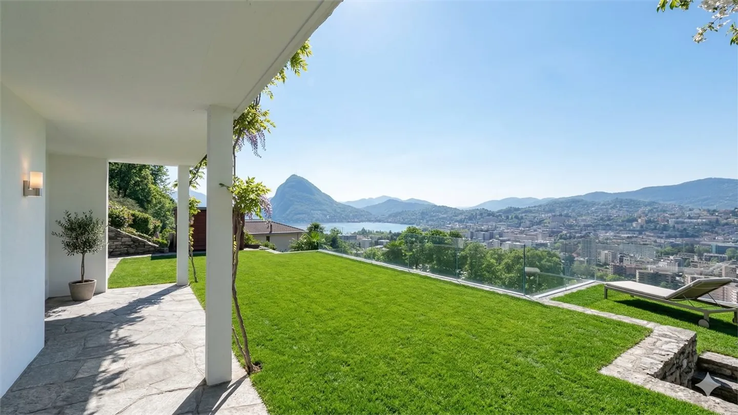 Villa Elegante con Vista Lago - Foto 5 di 21