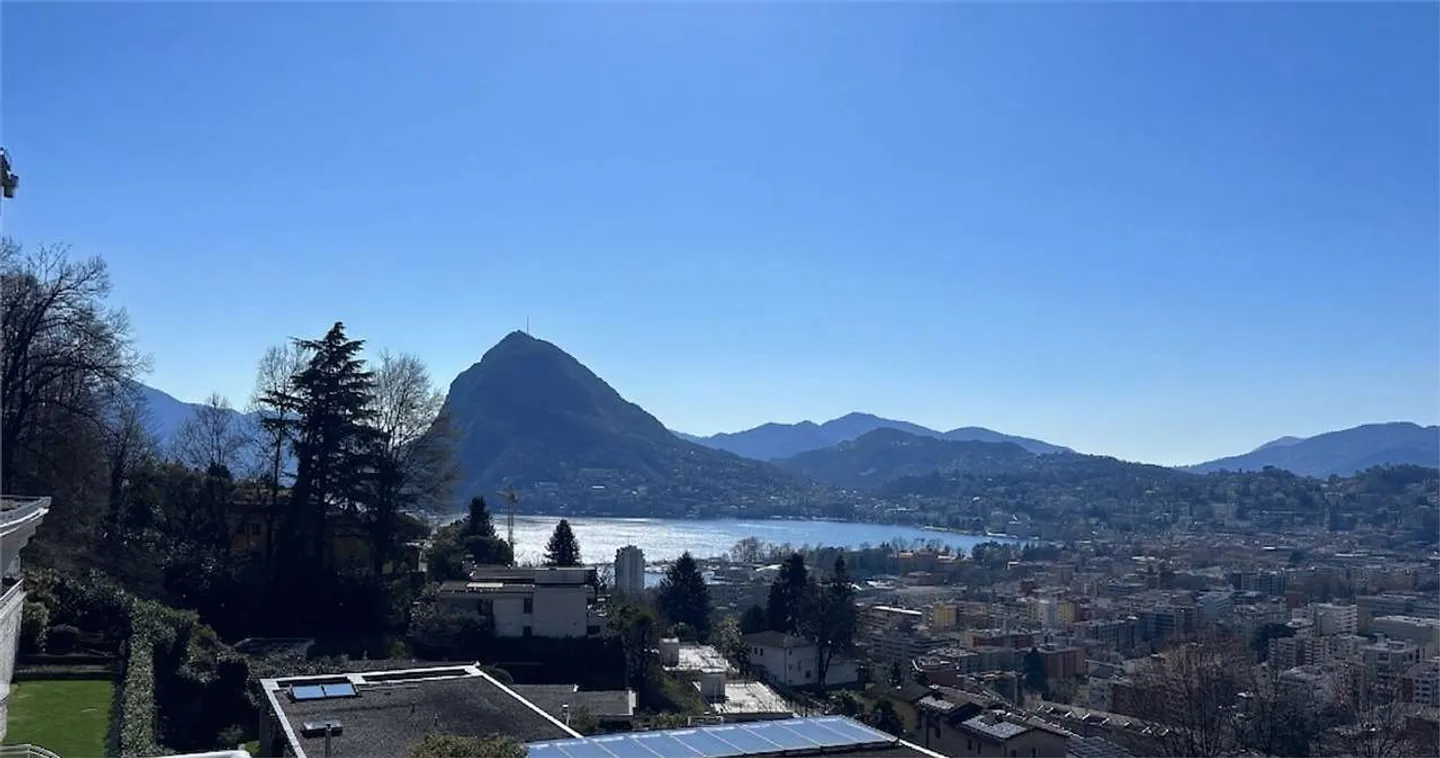 Villa Elegante con Vista Lago - Foto 6 di 21