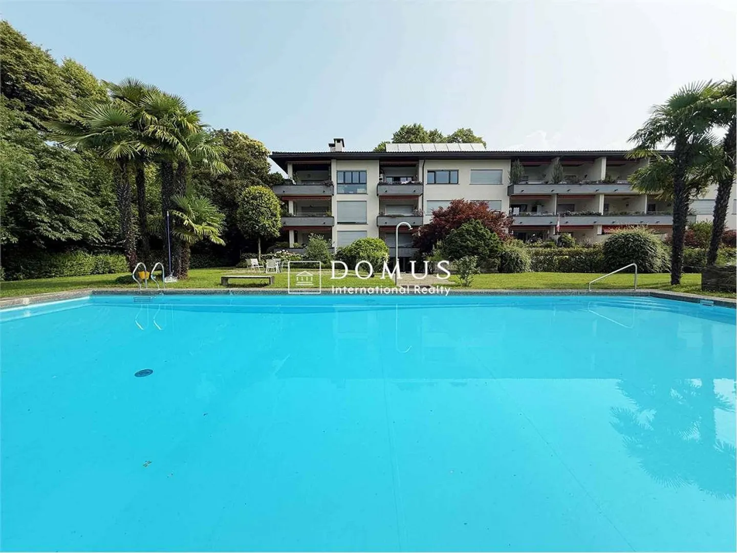 3.5 rooms renovated with pool - Photo 1 of 13