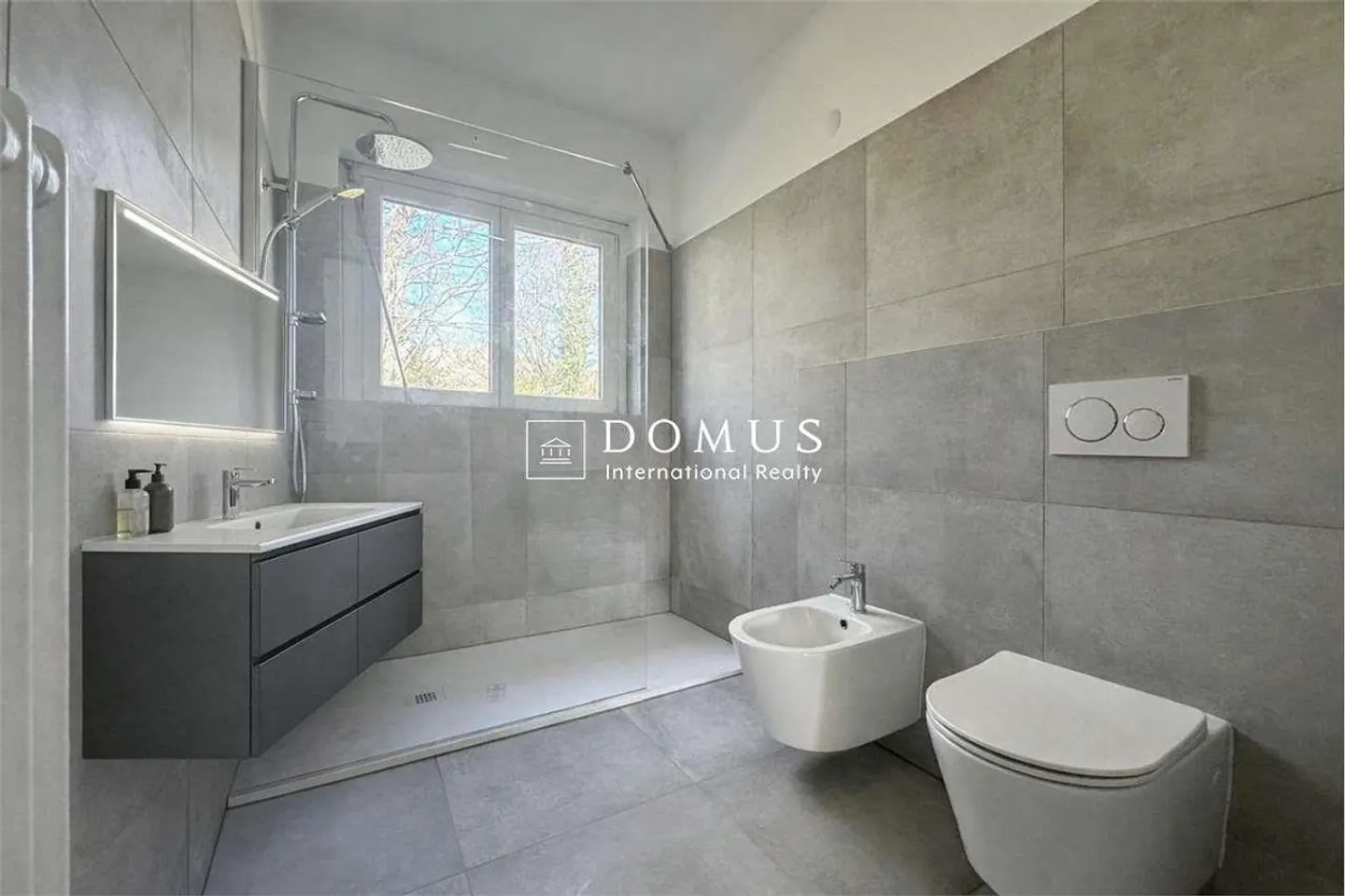 3.5 rooms renovated with pool - Photo 8 of 13