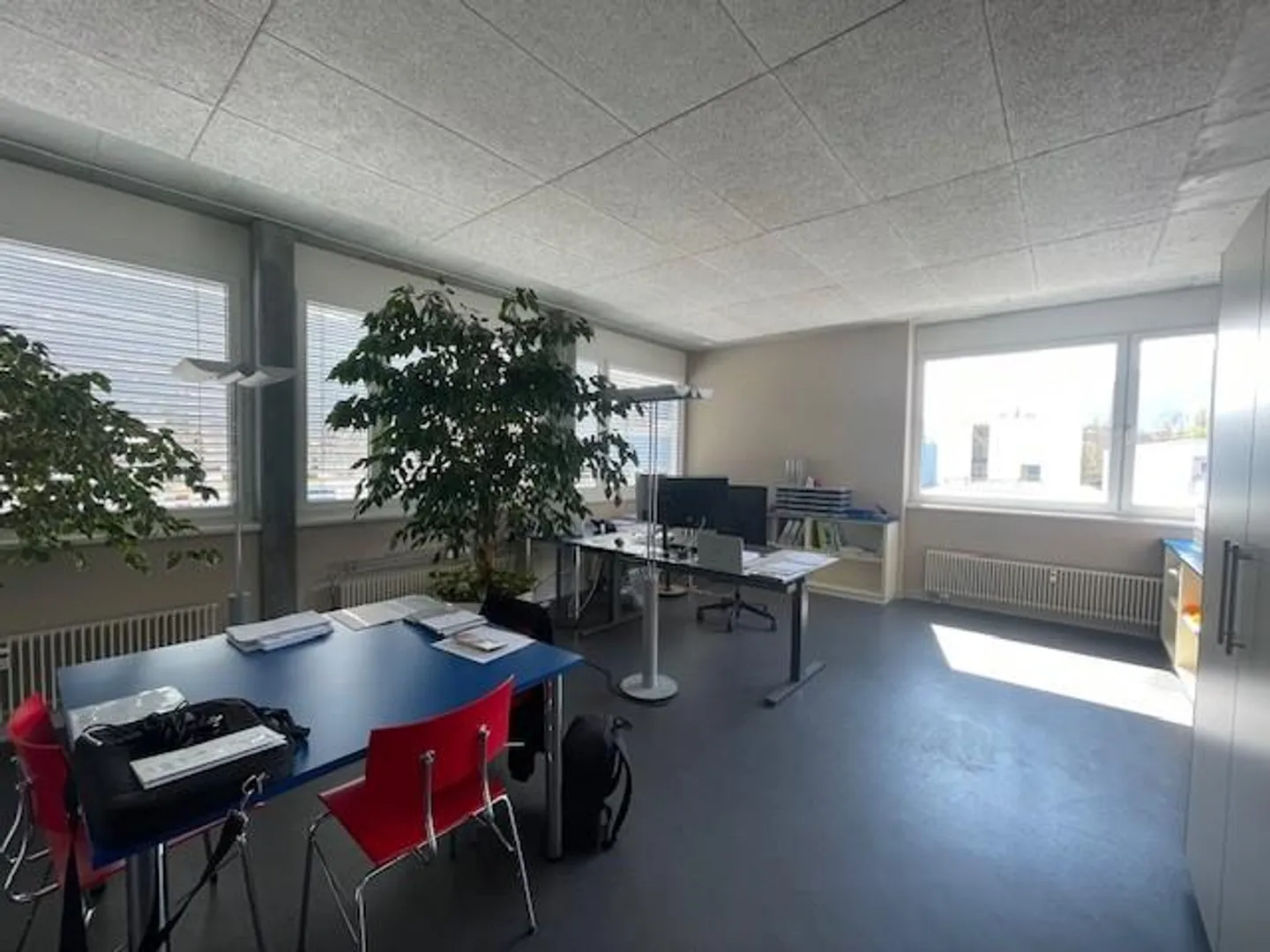 Spazio ufficio di 161m2 / spazio di stoccaggio di 229m2 - Foto 2 di 14