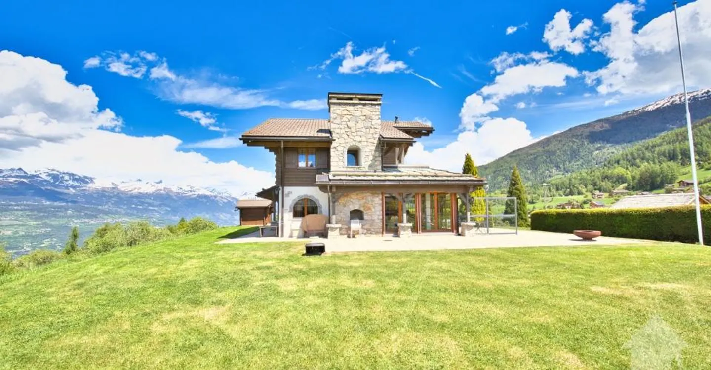 Chalet Charmant avec Vue Panoramique - Photo 1 sur 12