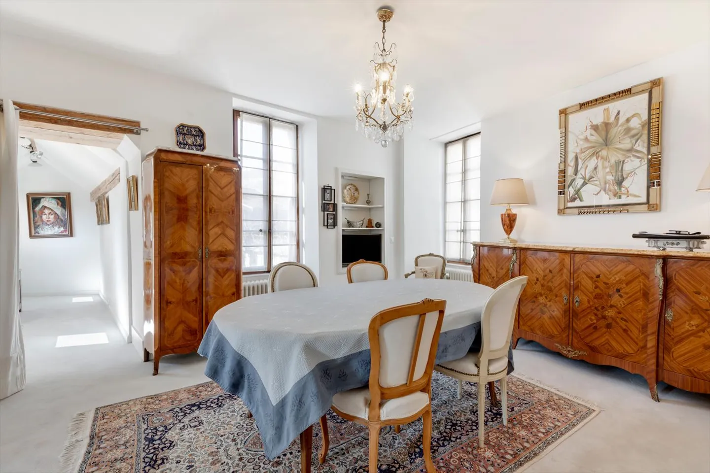 Elegant historic property with stunning lake views - Photo 3 of 13