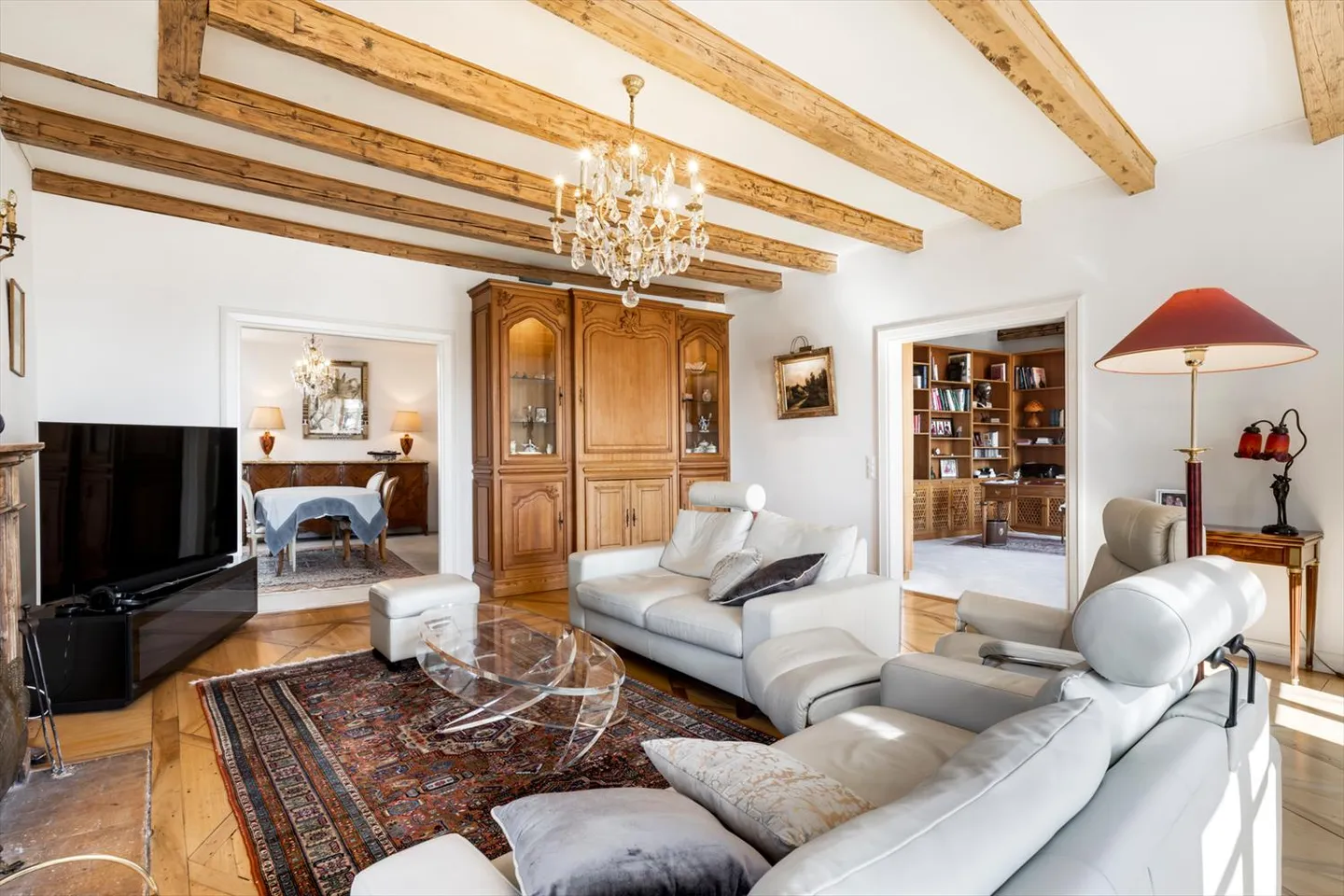 Elegant historic property with stunning lake views - Photo 4 of 13