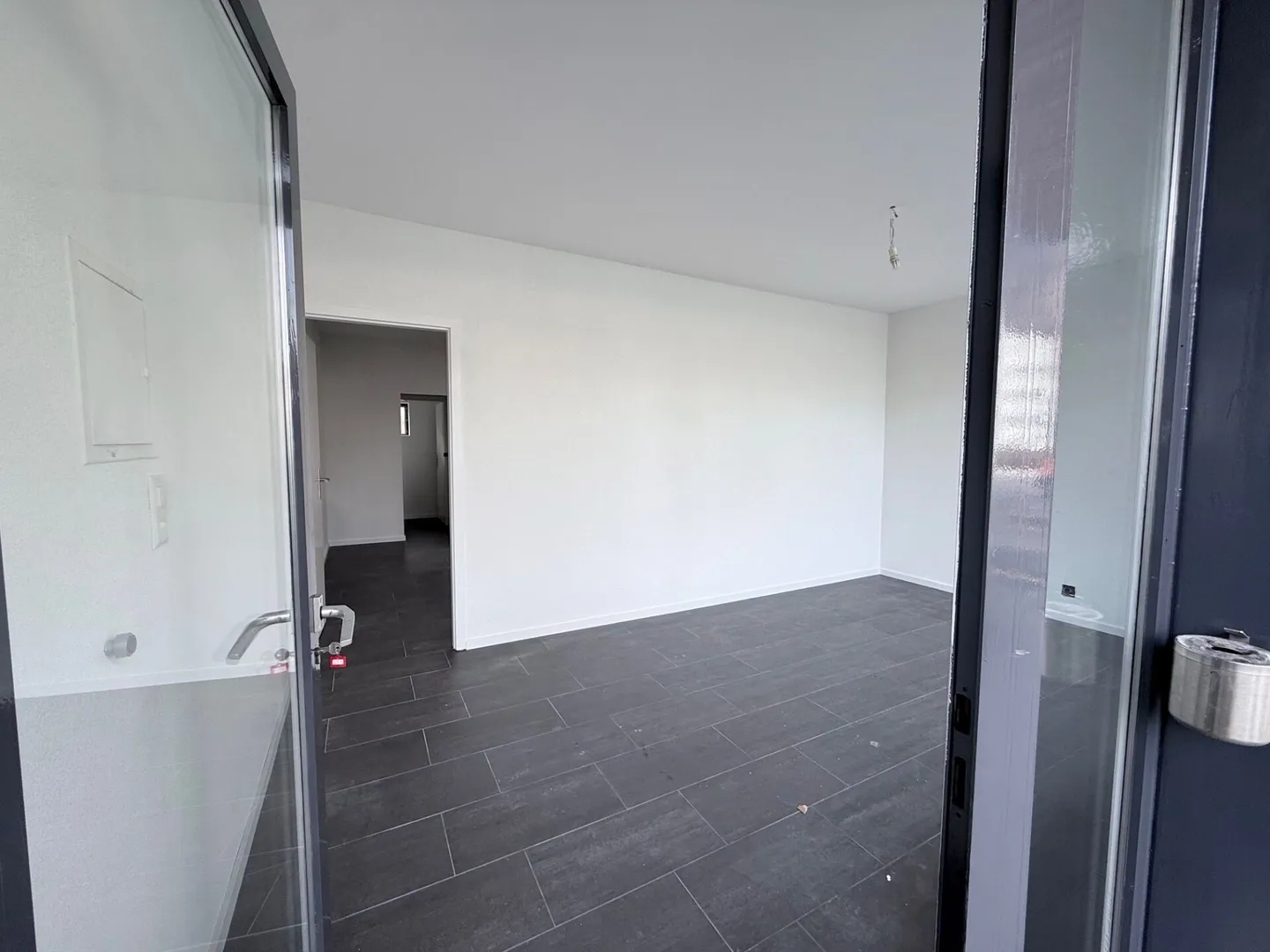 Commercial space for rent in Fully - Photo 2 of 6