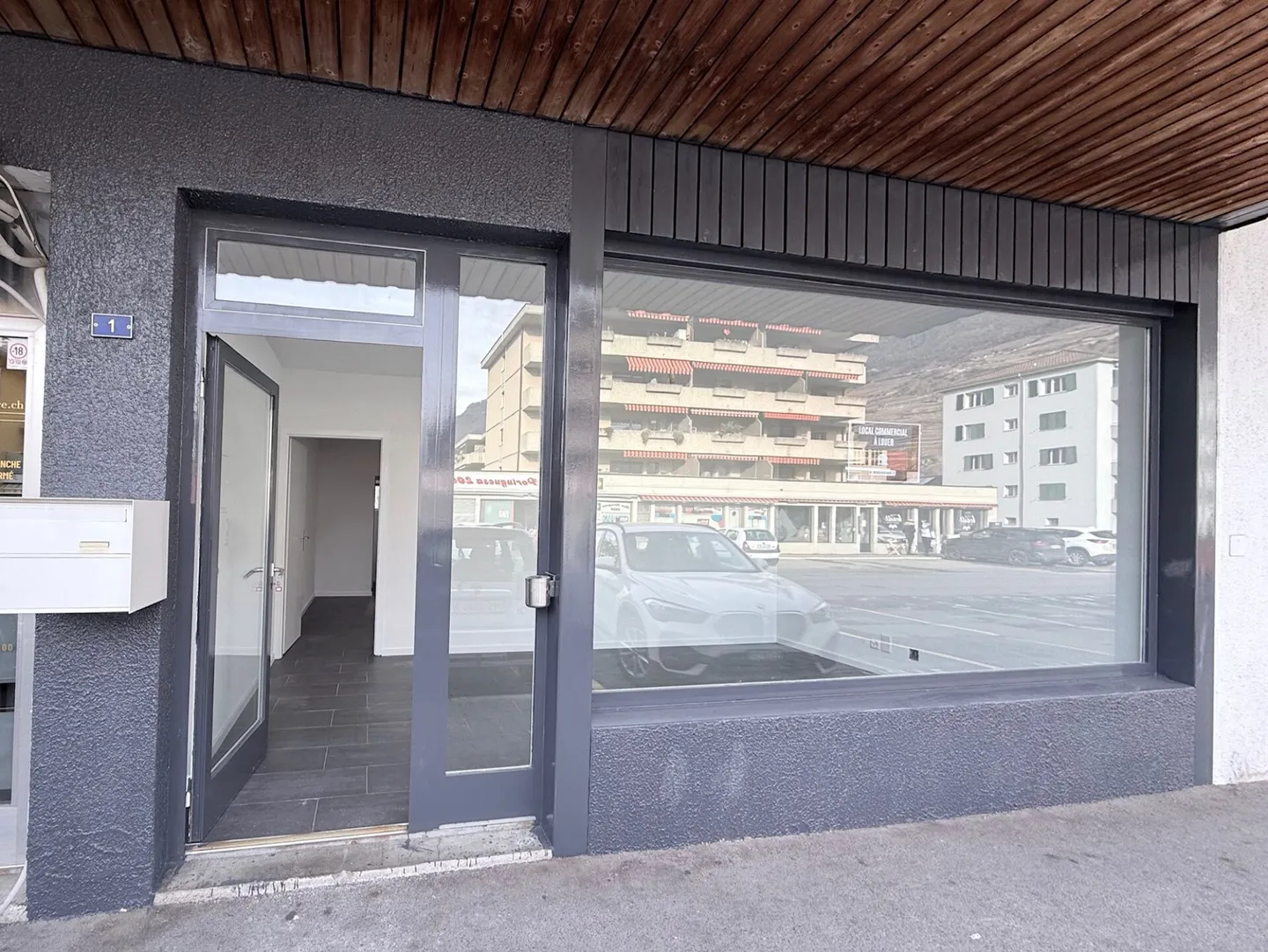 Commercial space for rent in Fully - Photo 1 of 6