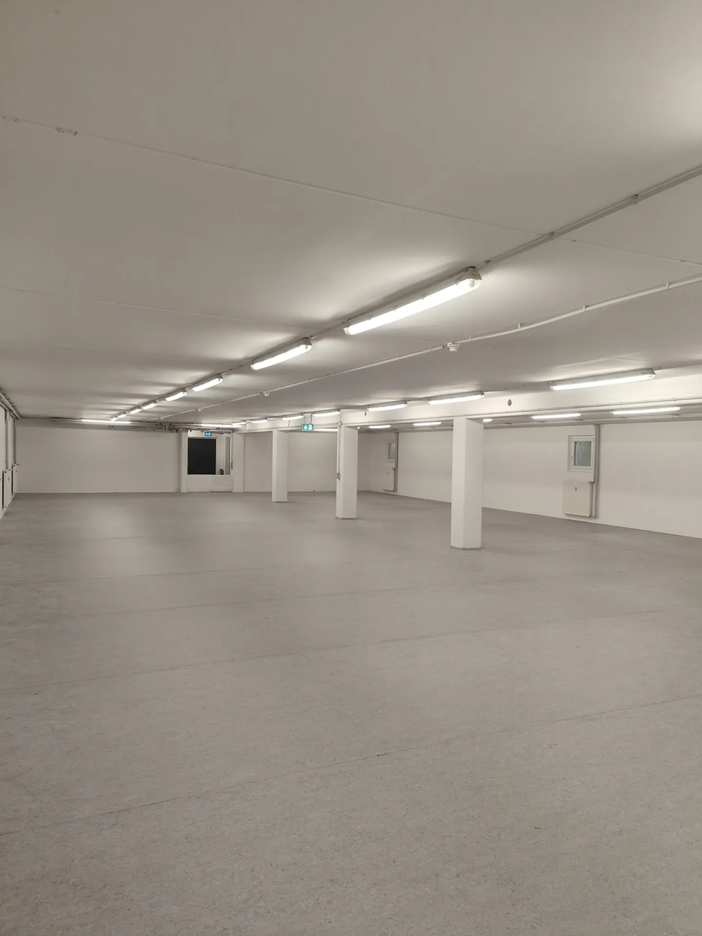 Espace de stockage de 384m2 Cologne - Colonia-Allee 13 - Photo 1 sur 13