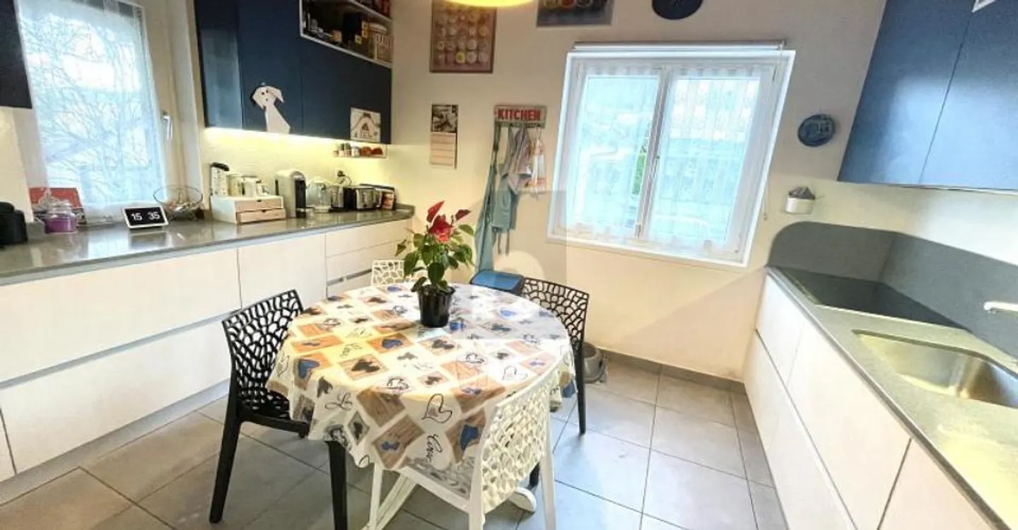 VERY SPACIOUS AND BRIGHT TWO-FAMILY HOUSE WITH GARDEN - Photo 3 of 6