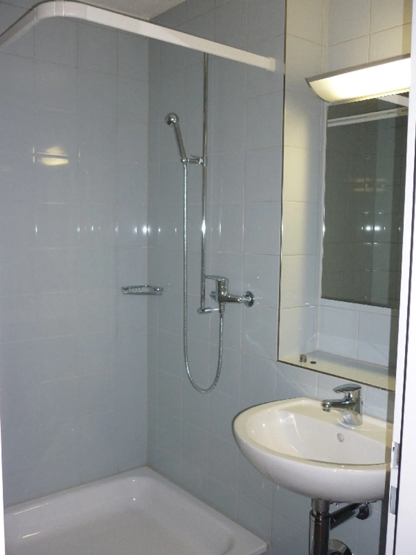 Helle Wohnung zwischen Stadt und See - Foto 3 von 7