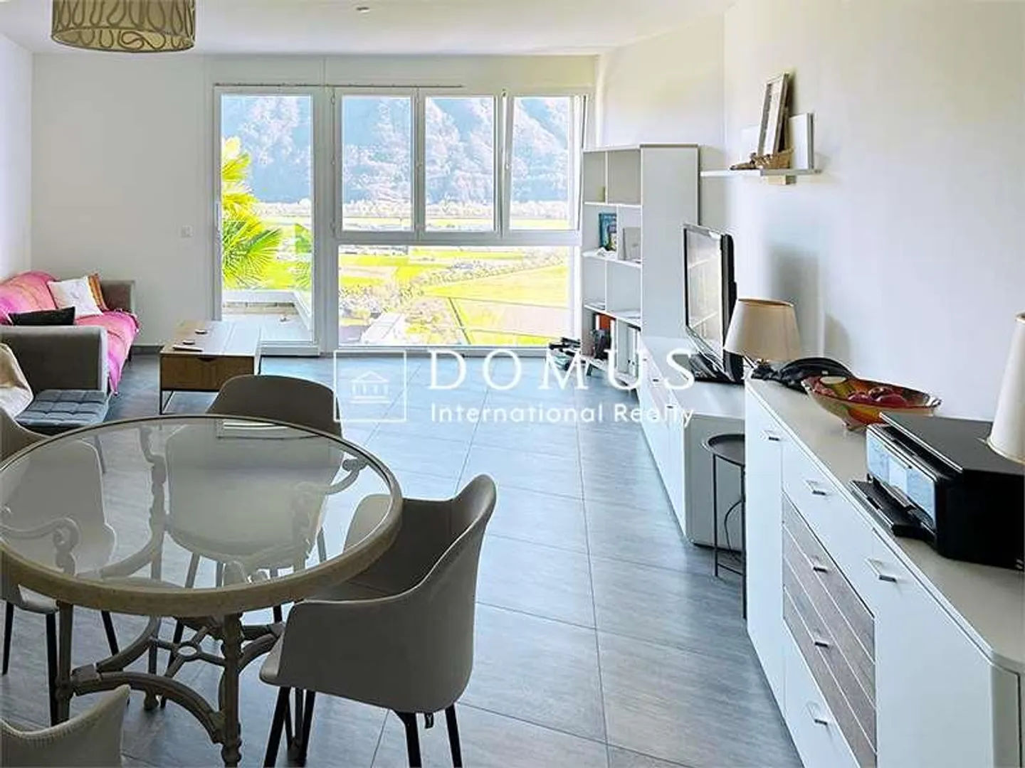 Appartamento moderno con terrazzo - Foto 2 di 5