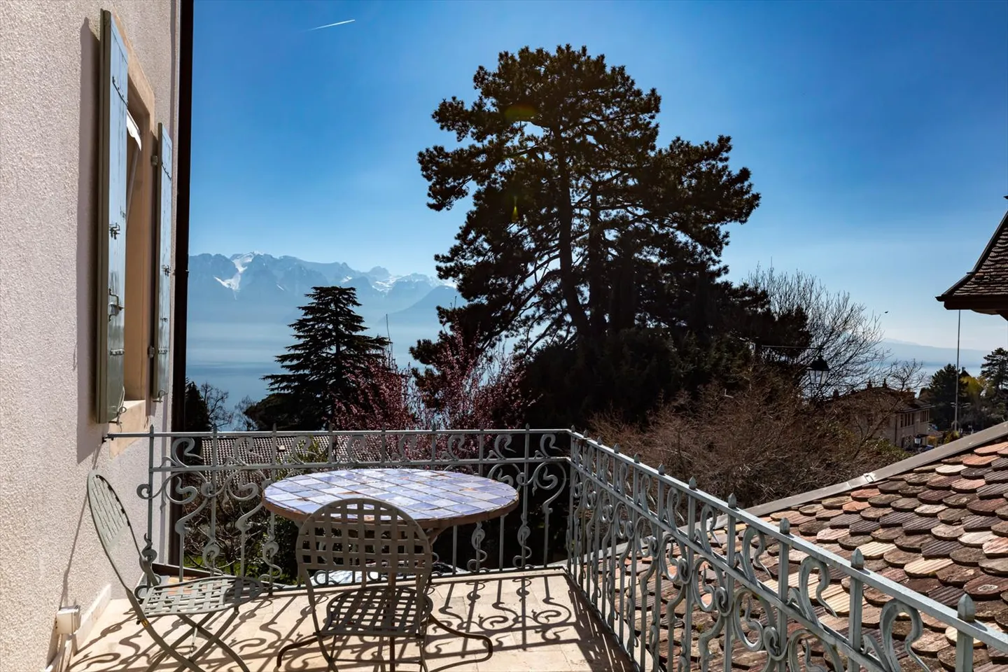 Elegant historic property with stunning lake views - Photo 11 of 13
