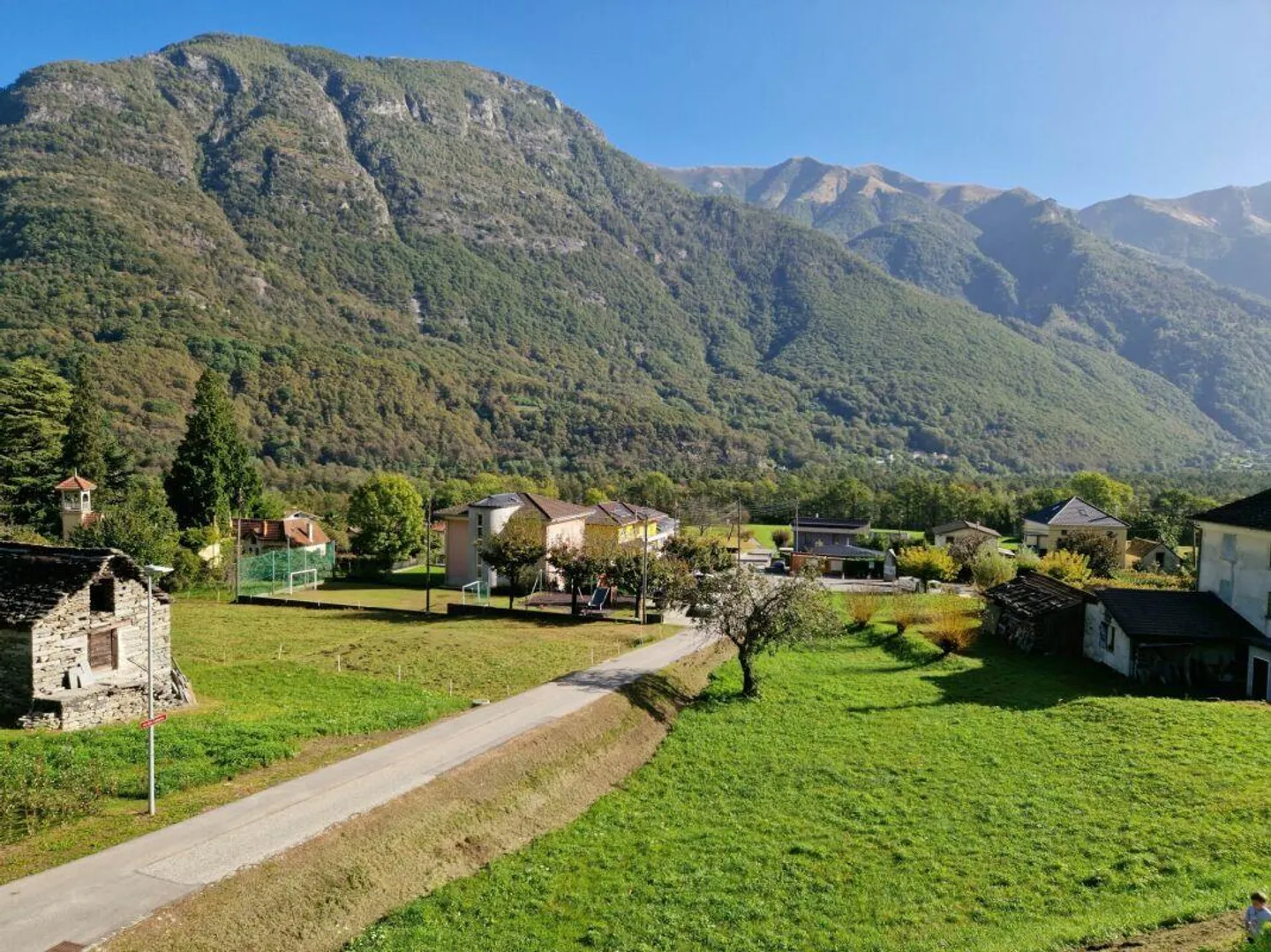 Casa monofamiliare con rustico e terreno - Foto 7 di 14