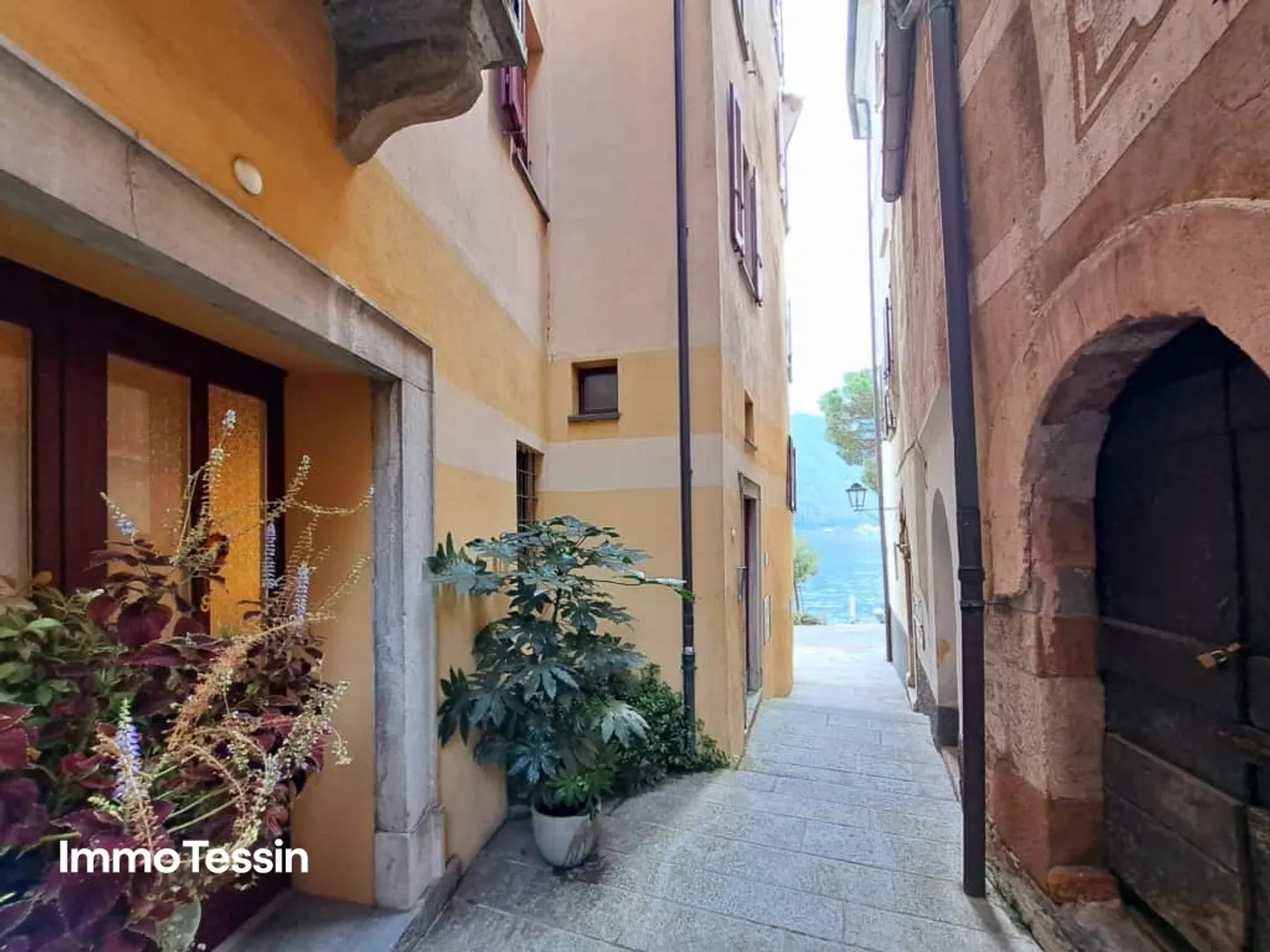 UNIQUE: Renovation project on the famous promenade of Morcote in the historic center - Photo 4 of 13