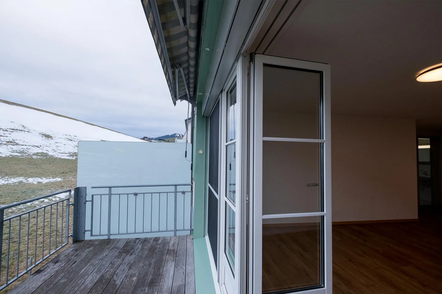 Appartement lumineux de 4,5 pièces avec balcon - Photo 4 sur 15