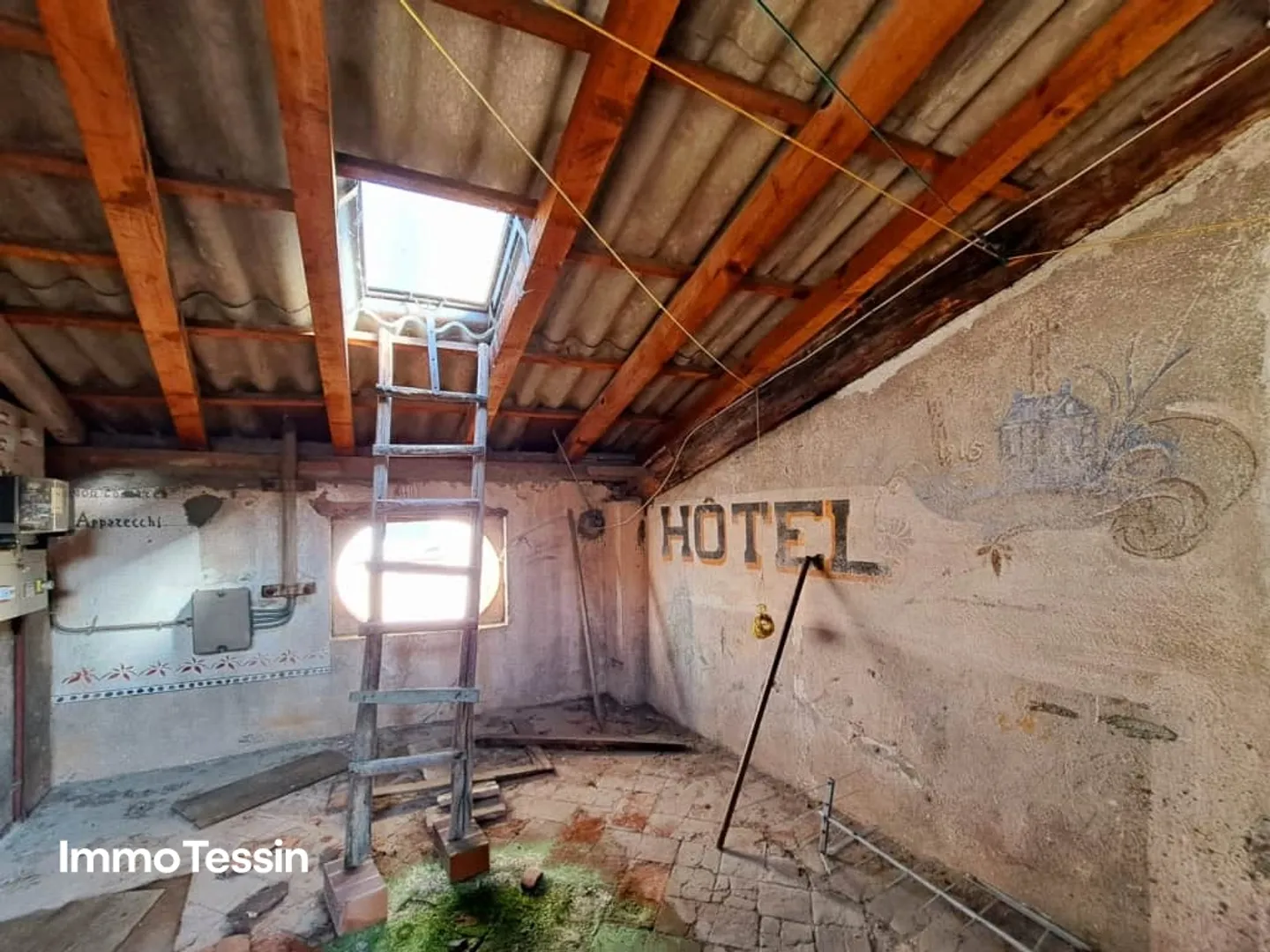 UNIQUE: Renovation project on the famous promenade of Morcote in the historic center - Photo 10 of 13