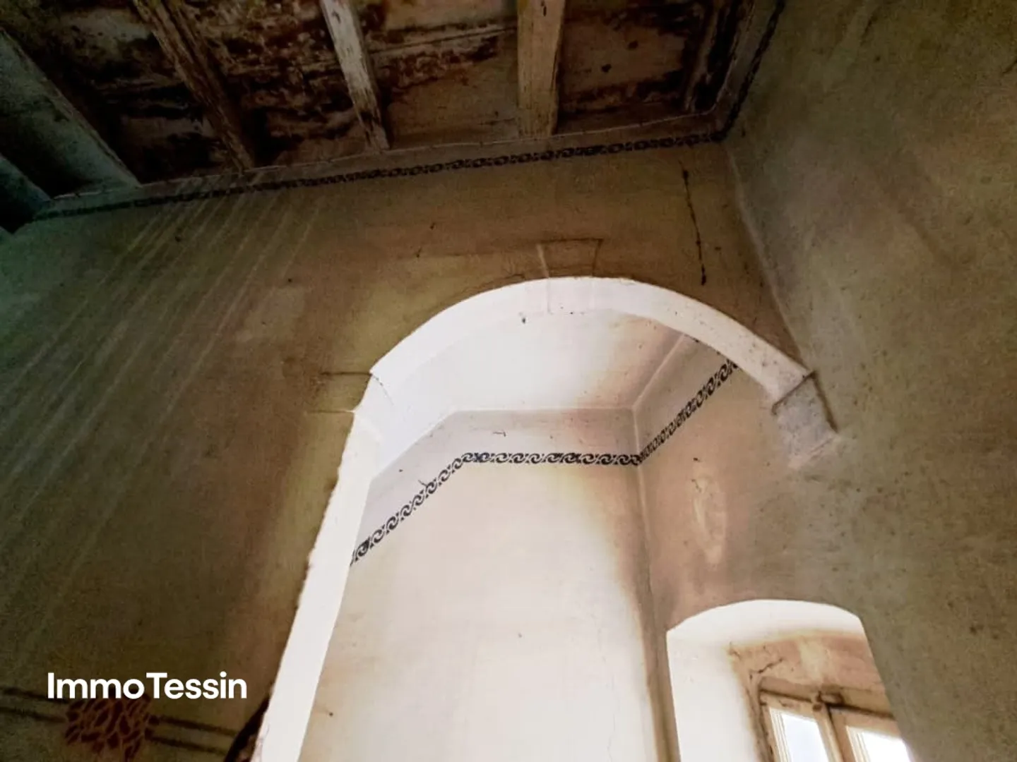 UNIQUE: Renovation project on the famous promenade of Morcote in the historic center - Photo 13 of 13