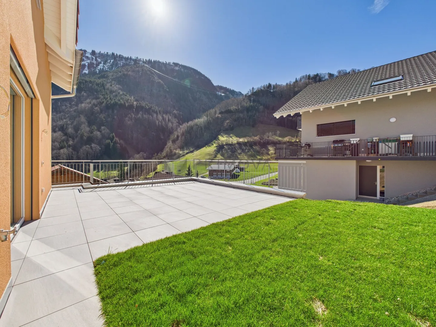 Le rêve de maison plein de lumière, de volume et le panorama des Alpes - Photo 4 sur 14