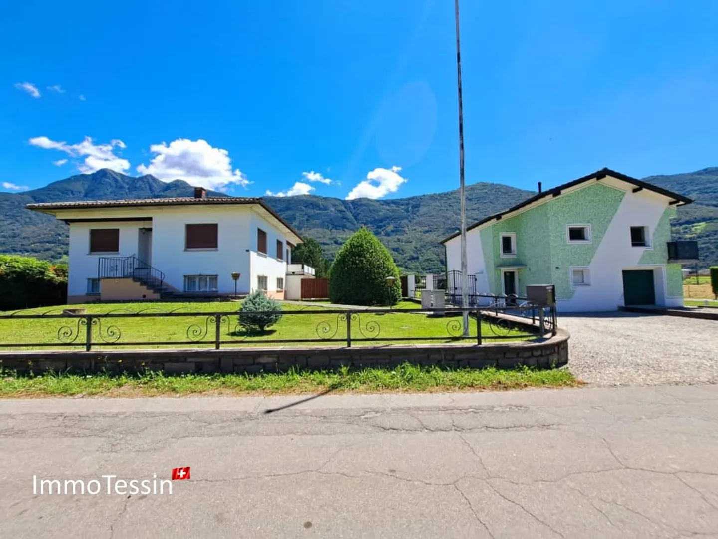 Proprietà unica con 2 ville e scuderia ideale per l'allevamento di cavalli, con terreno di 4400 m2 a Giubiasco - Foto 5 di 13