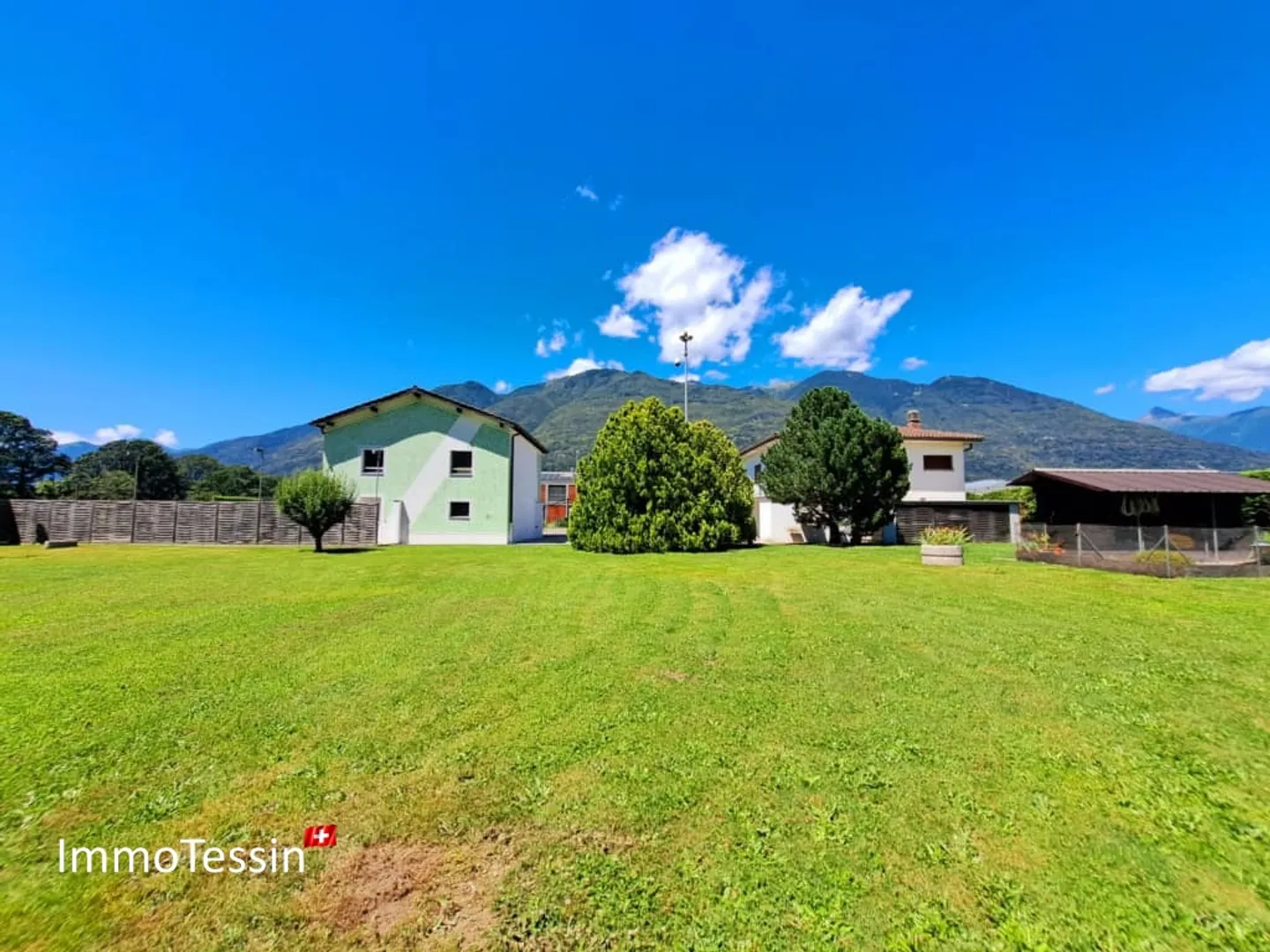 Proprietà unica con 2 ville e scuderia ideale per l'allevamento di cavalli, con terreno di 4400 m2 a Giubiasco - Foto 7 di 13