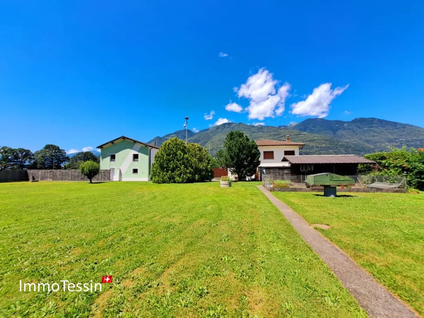 Proprietà unica con 2 ville e scuderia ideale per l'allevamento di cavalli, con terreno di 4400 m2 a Giubiasco - Foto 10 di 13
